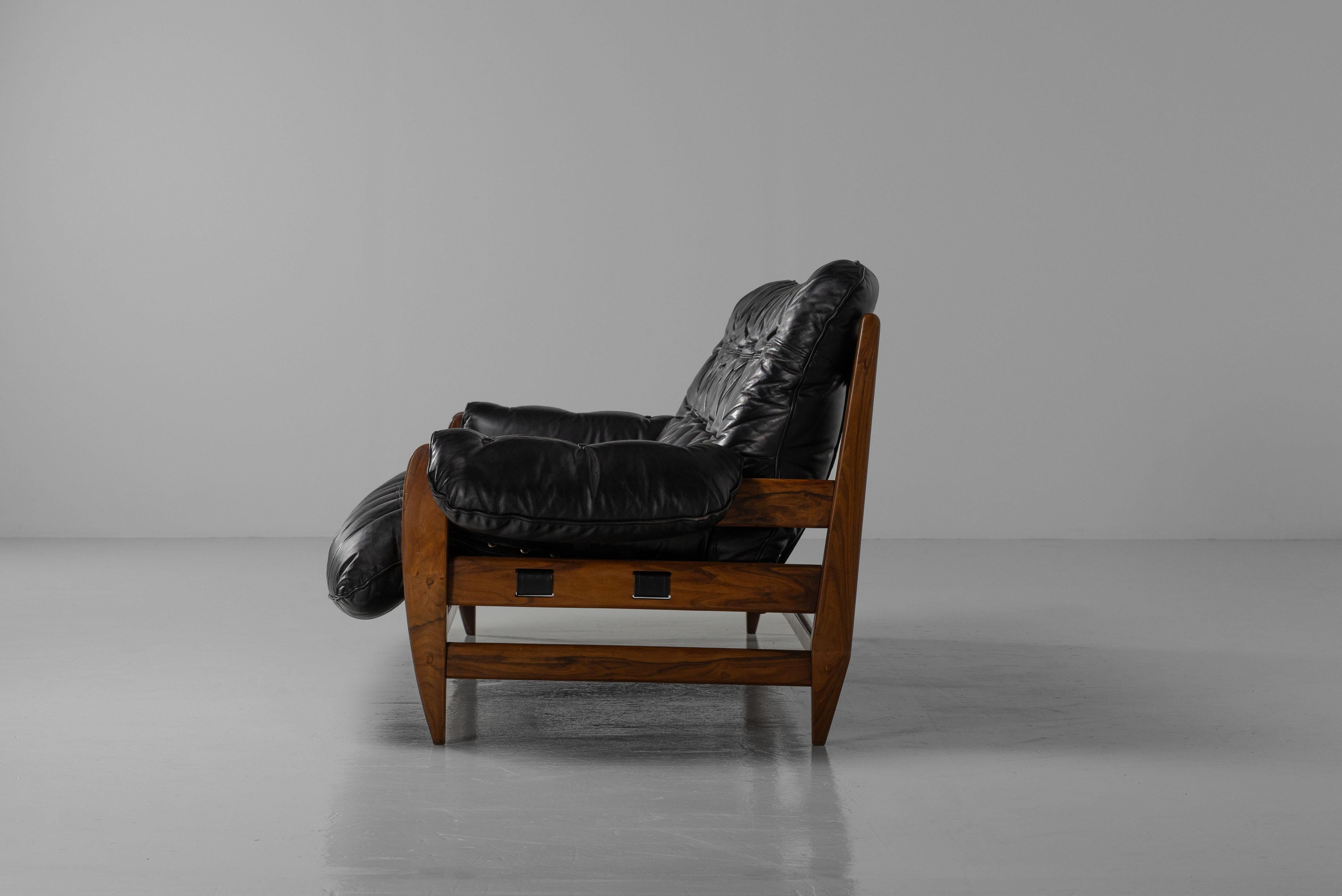 Jean Gillon Rodeio sofa Italma Woodart Brazil 1965 In Good Condition For Sale In Roosendaal, Noord Brabant