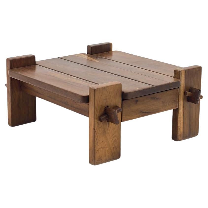 Jean Gillon, Mesa de centro de madera maciza. c. 1960. Etiqueta del taller Probel en venta
