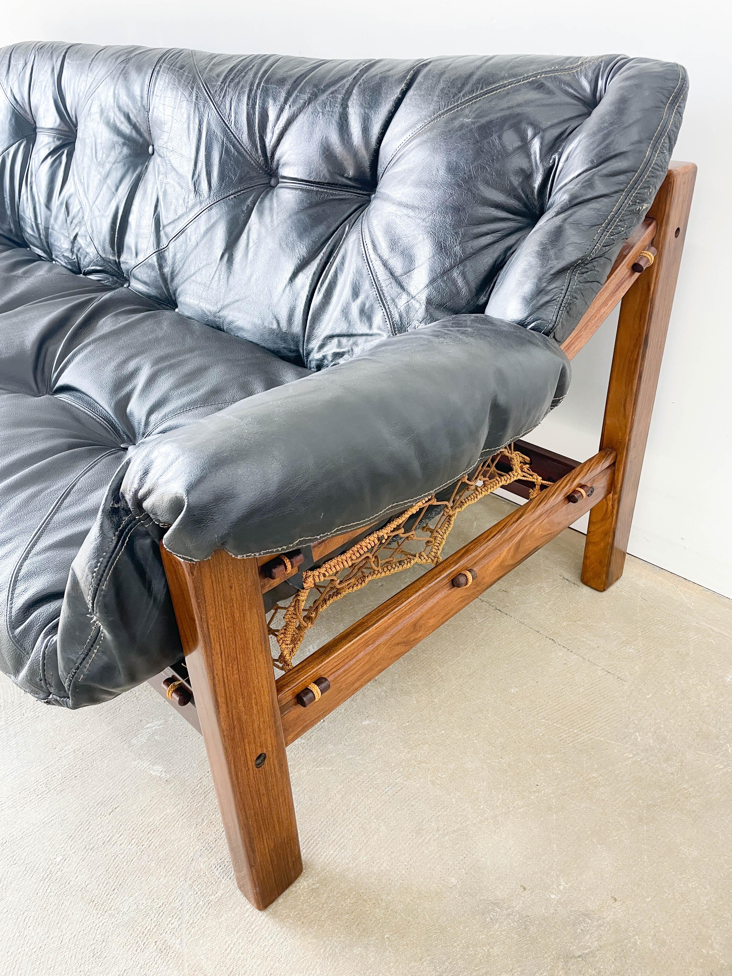 Jean Gillon Tijuca / Amazonas Leather and Rosewood sofa for Italma 1