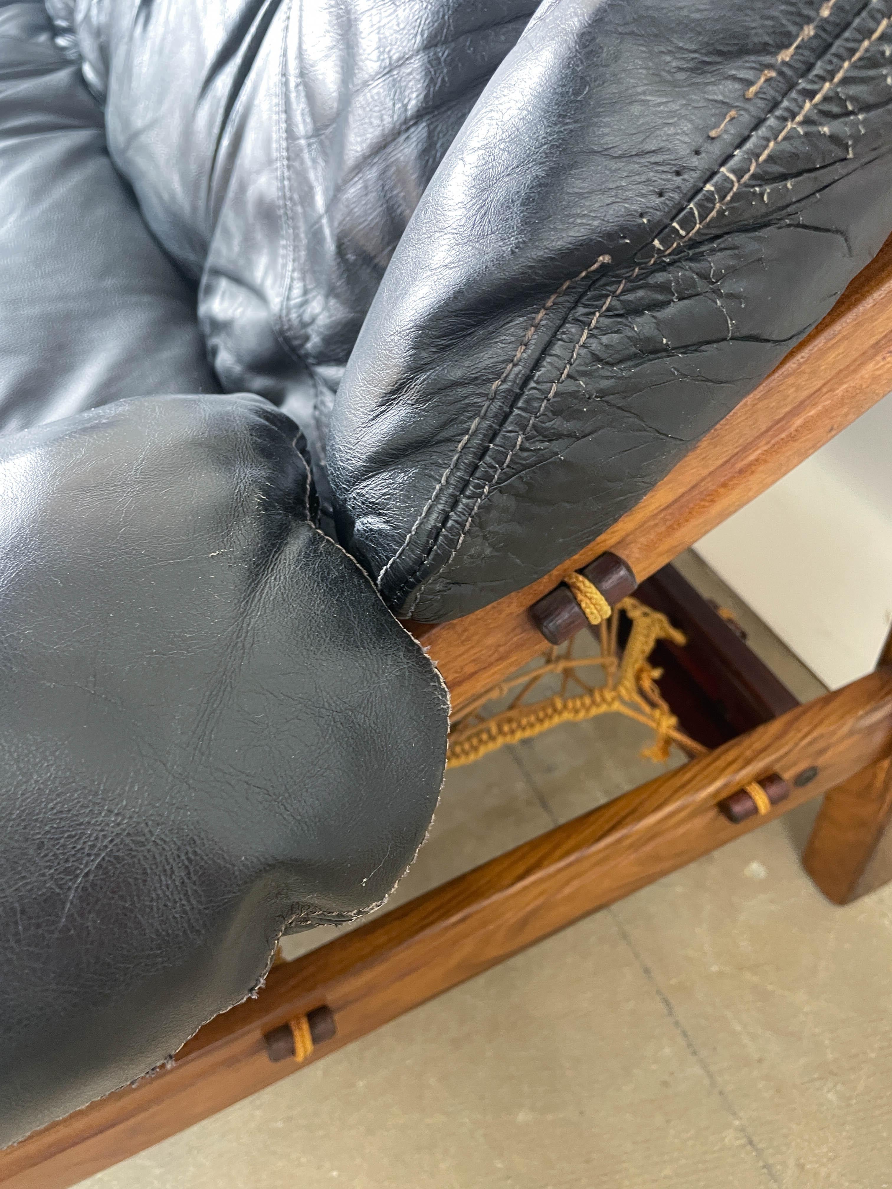 Jean Gillon Tijuca / Amazonas Leather and Rosewood sofa for Italma 2