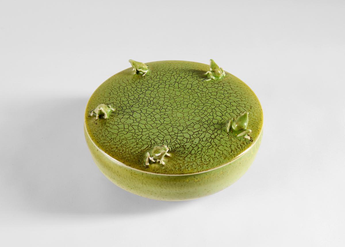 Jean Girel, Covered Green Ceramic Dish with Frogs,  France, 2021 In Good Condition For Sale In New York, NY
