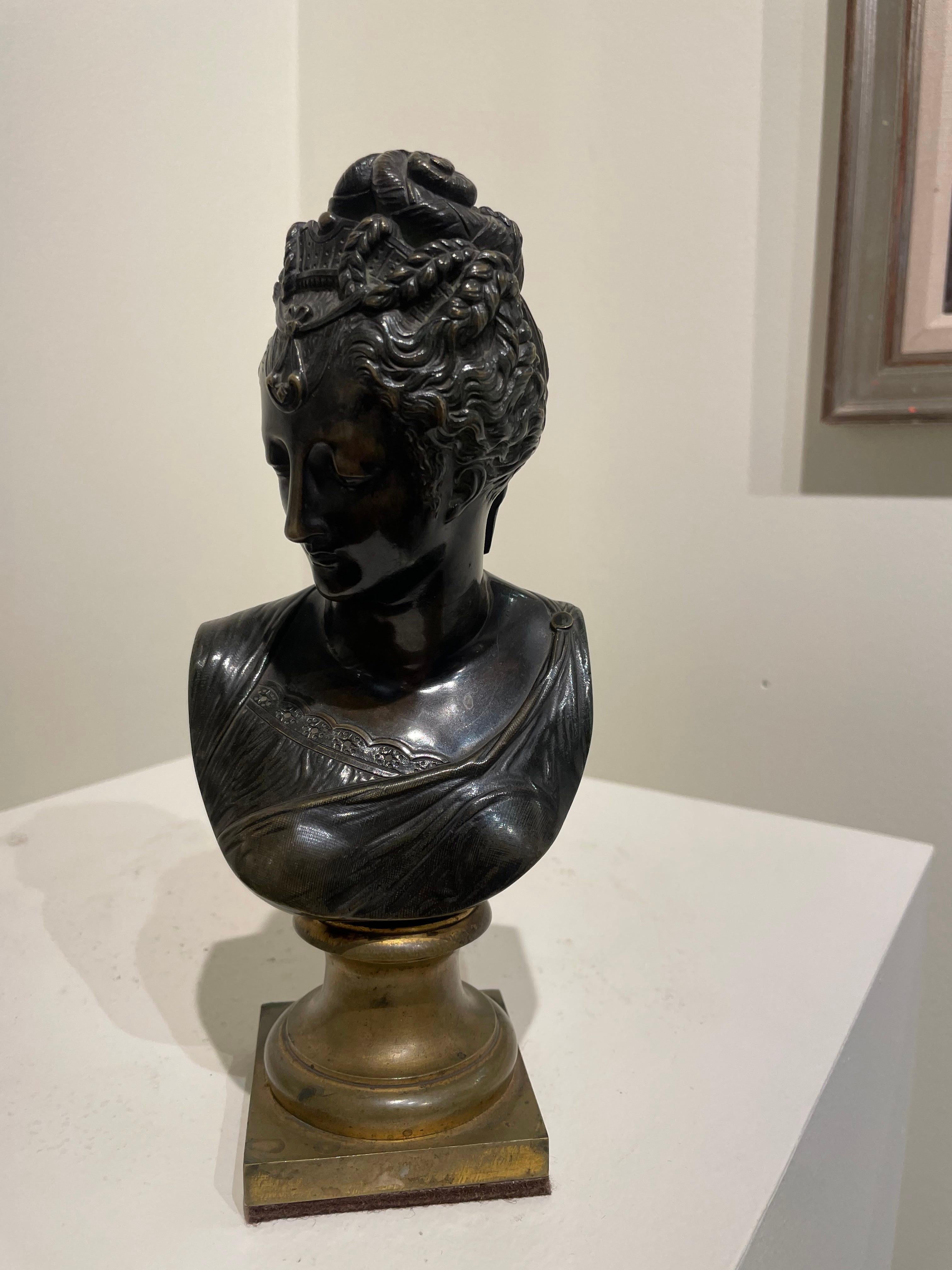 Bust of Diane de Poitiers, Bronze sculpture of French Noblewoman For Sale 6