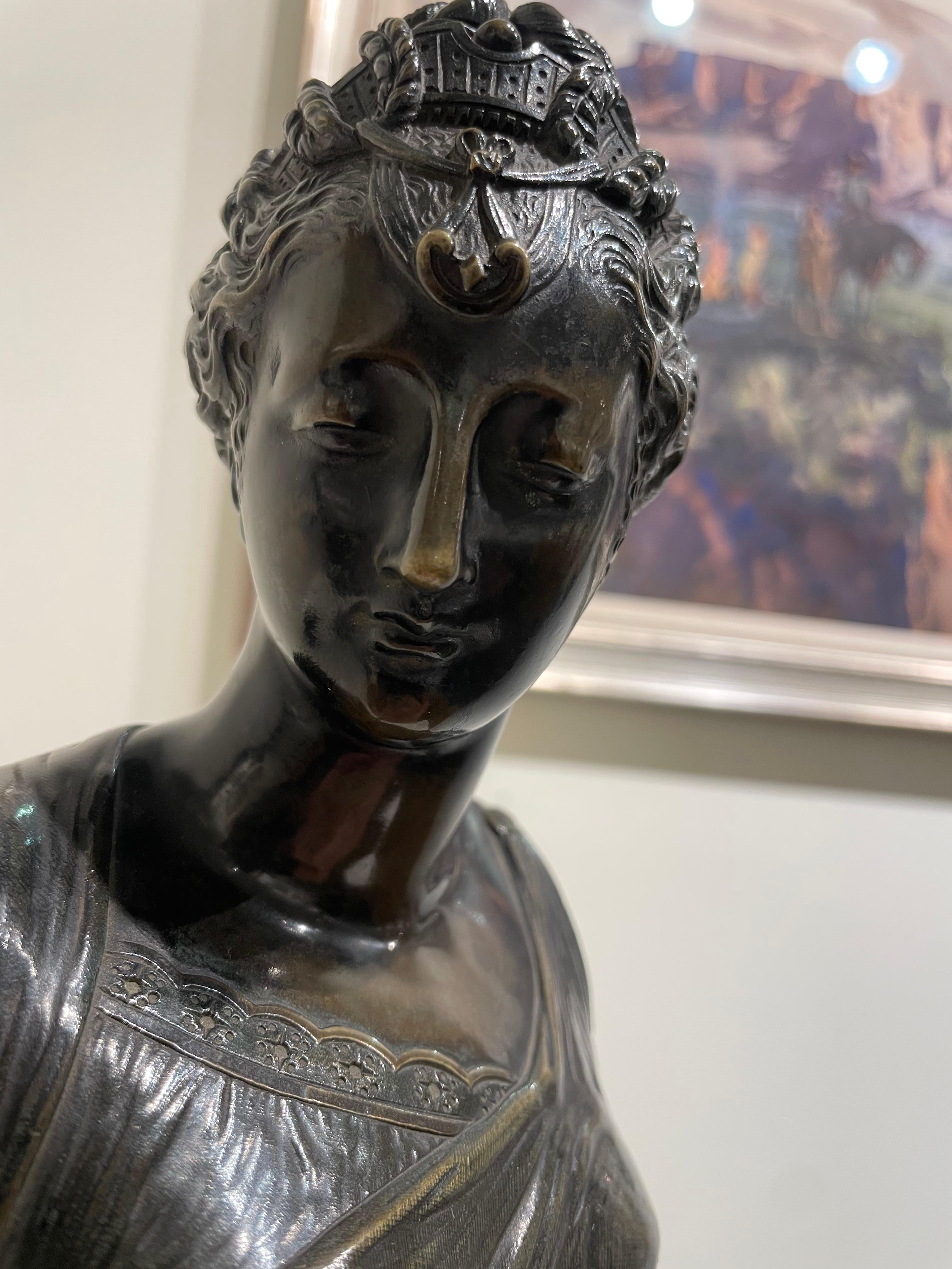 Bust of Diane de Poitiers, Bronze sculpture of French Noblewoman For Sale 7