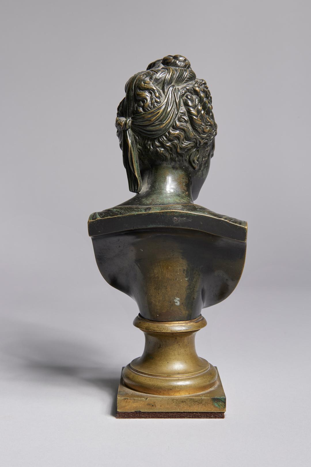 Bust der Diane de Poitiers, Bronzeskulptur einer französischen Adeligen im Angebot 1