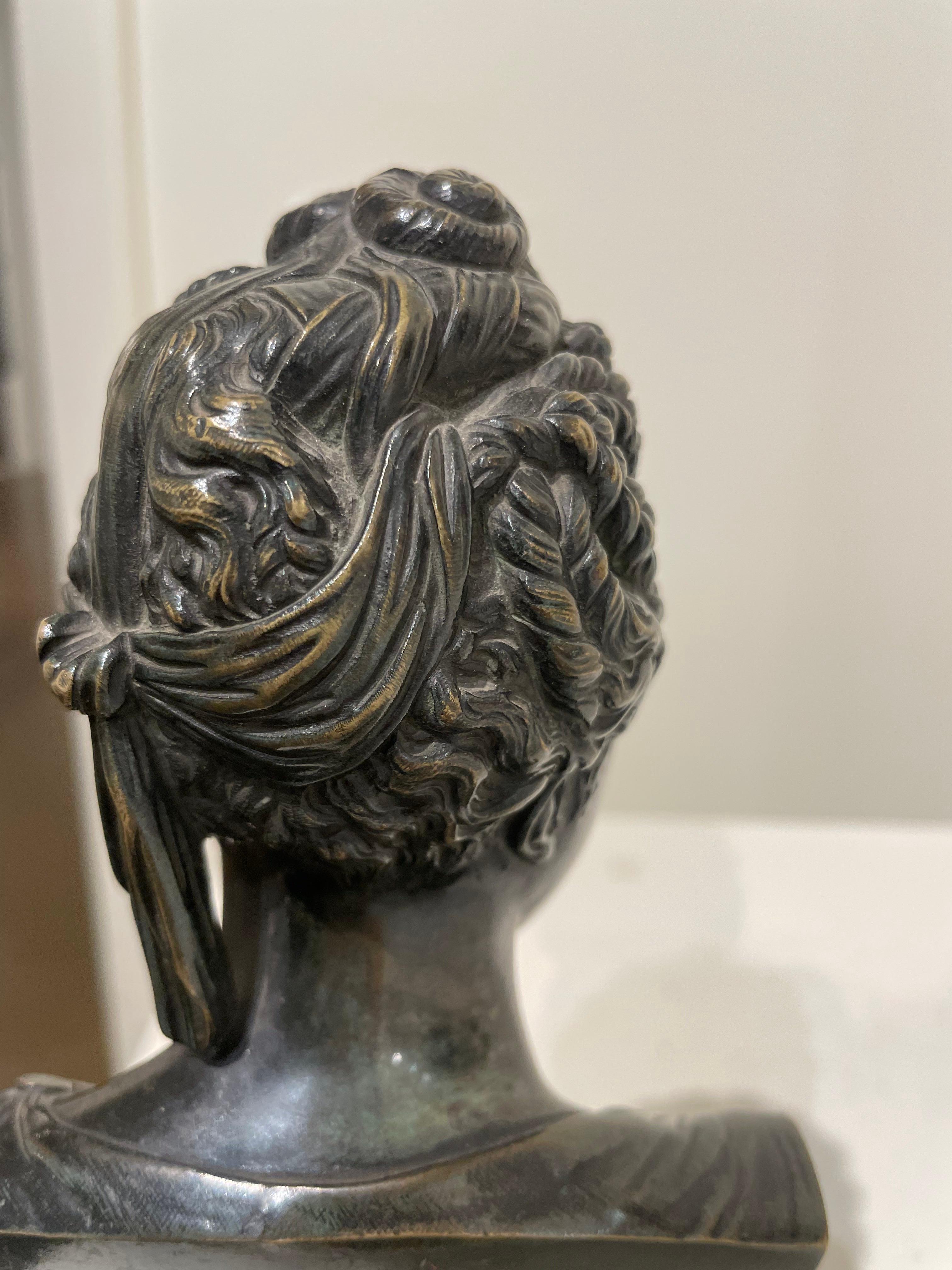 Bust of Diane de Poitiers, Bronze sculpture of French Noblewoman For Sale 5