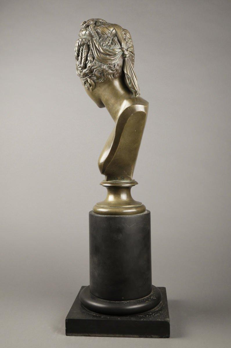 Large Bronze Bust Sculpture of Diane de Poitiers, 18th Century For Sale 1