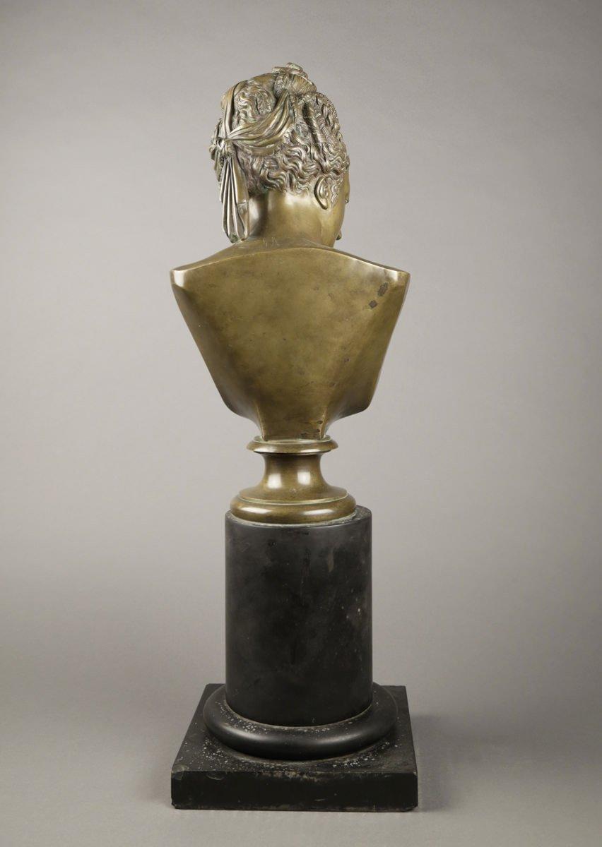 Large Bronze Bust Sculpture of Diane de Poitiers, 18th Century For Sale 3