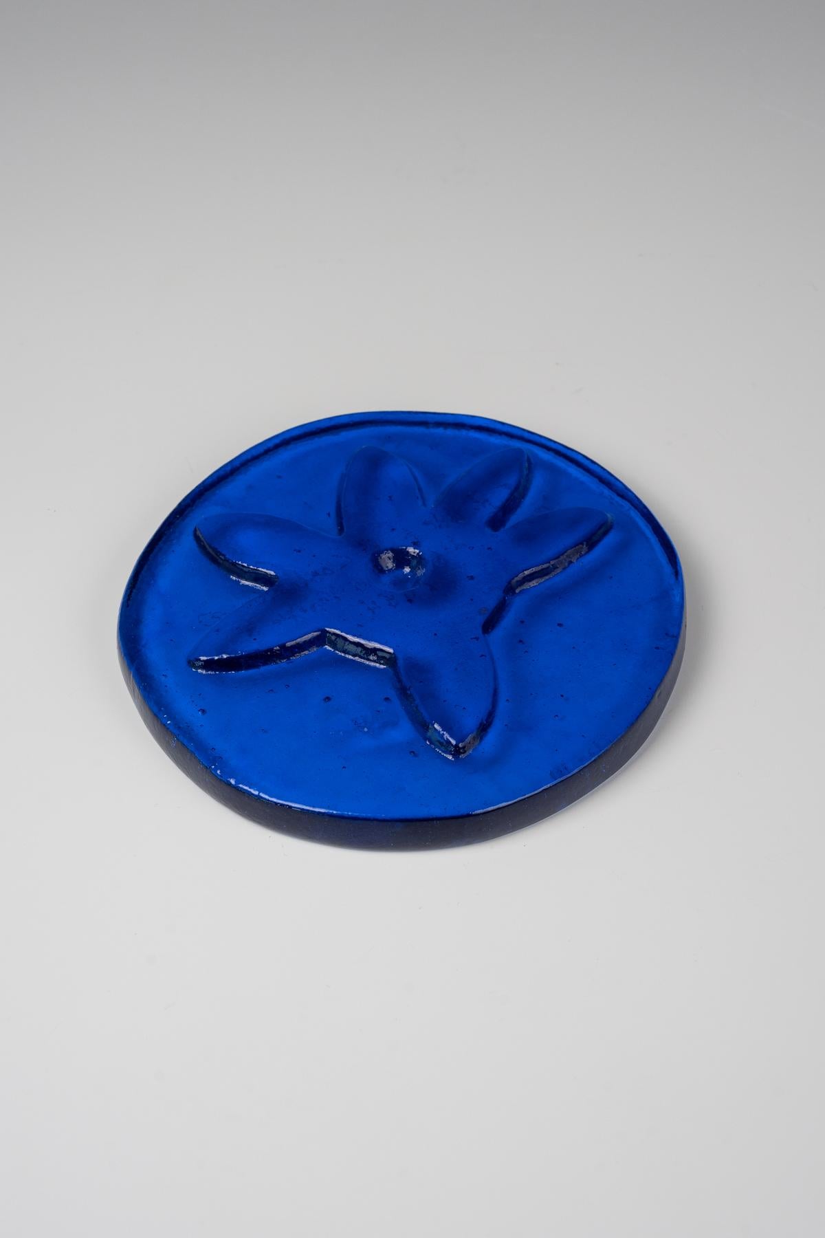 Jean Hans Arp - Fucina Degli Angeli - Sculptur - disco di vetro

Vidrio azul con altorrelieve de una flor estilizada de Jean Hans Arp para Egidio Costantini y su Fucina degli Angeli Venezia en perfecto estado firmado en el reverso j.h.Arp -