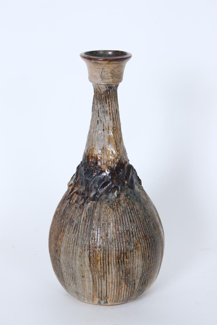 Vase en forme de bouteille Jean Hastings Art Studio Pottery en vente 11