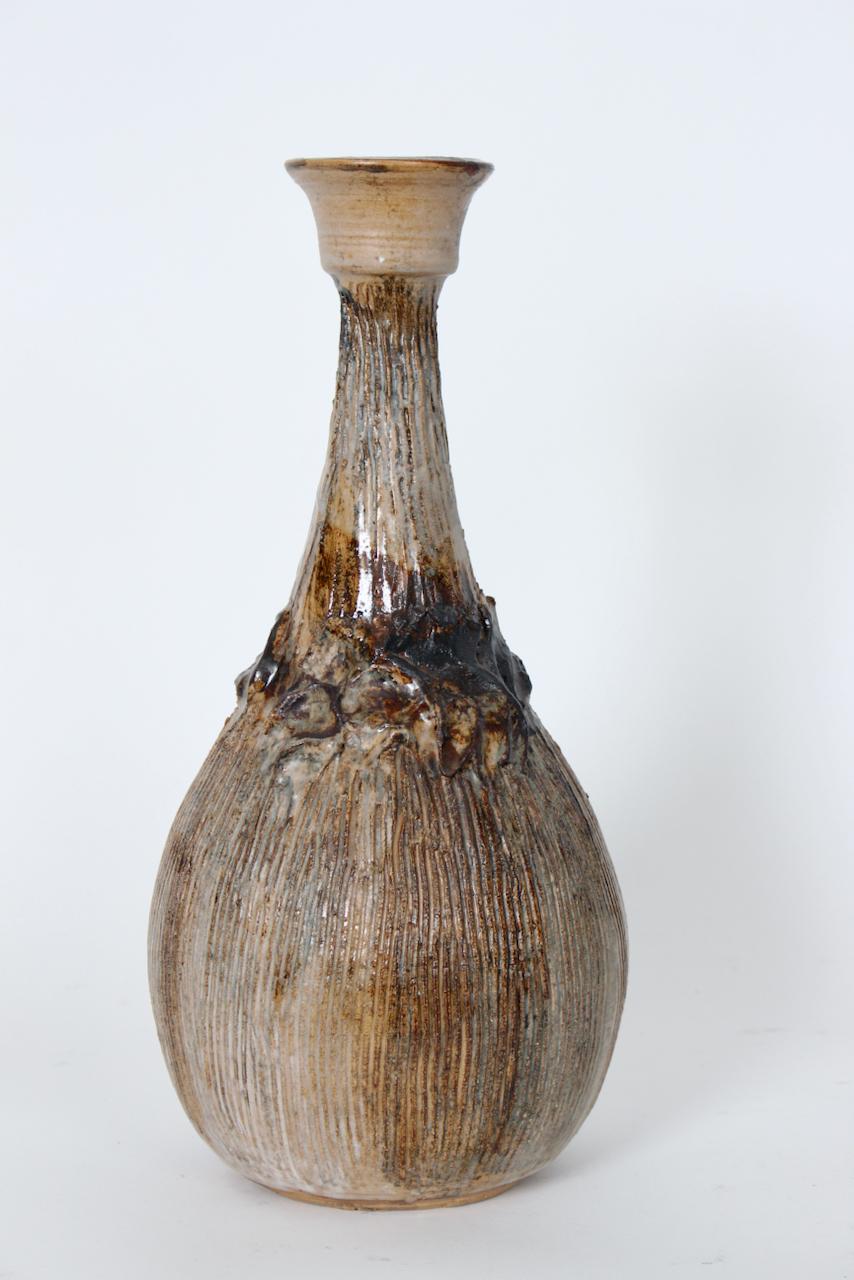 Vernissé Vase en forme de bouteille Jean Hastings Art Studio Pottery en vente