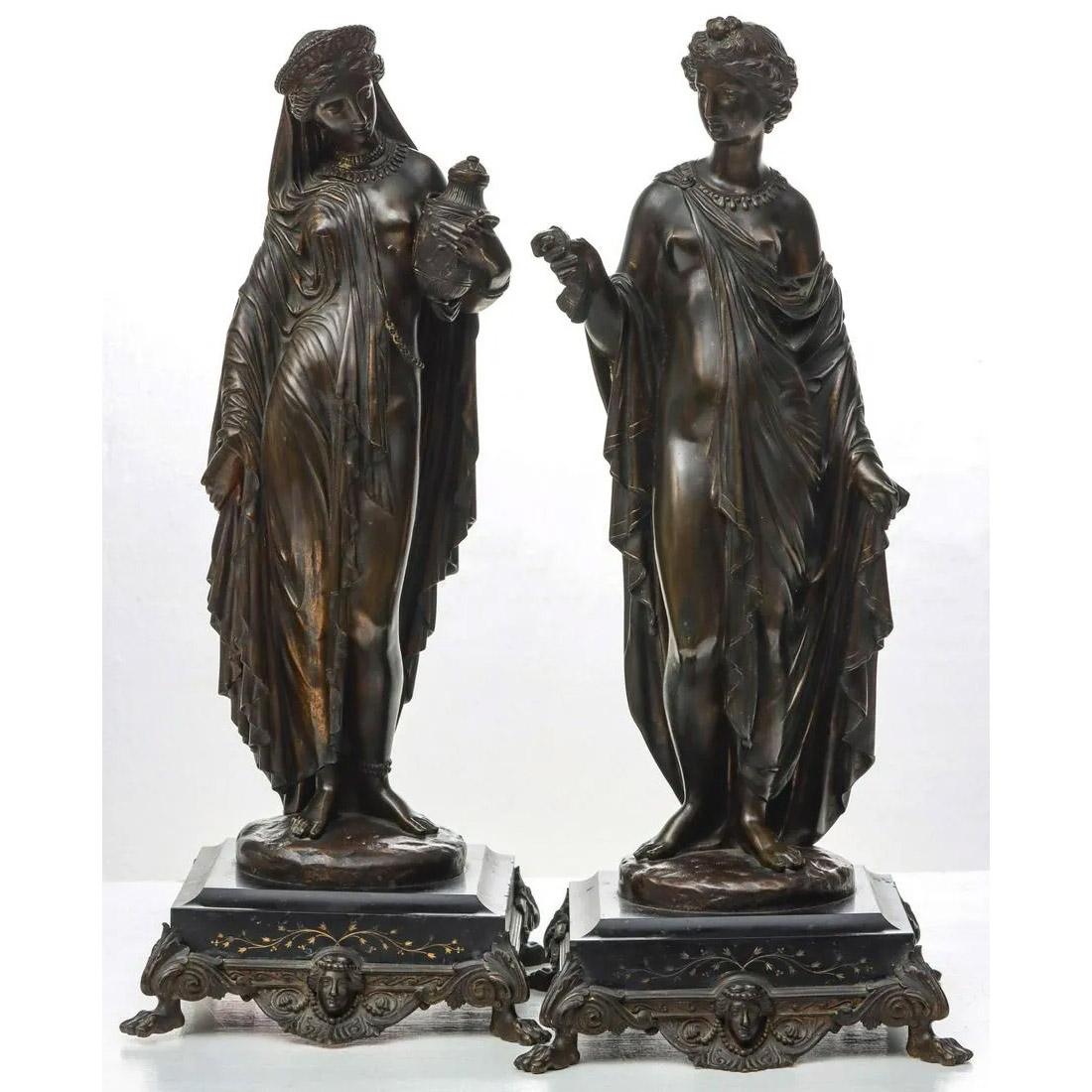 Figurative Sculpture di Jean Jacques Pradier  - Coppia di sculture neoclassiche in bronzo patinato di ottima qualità