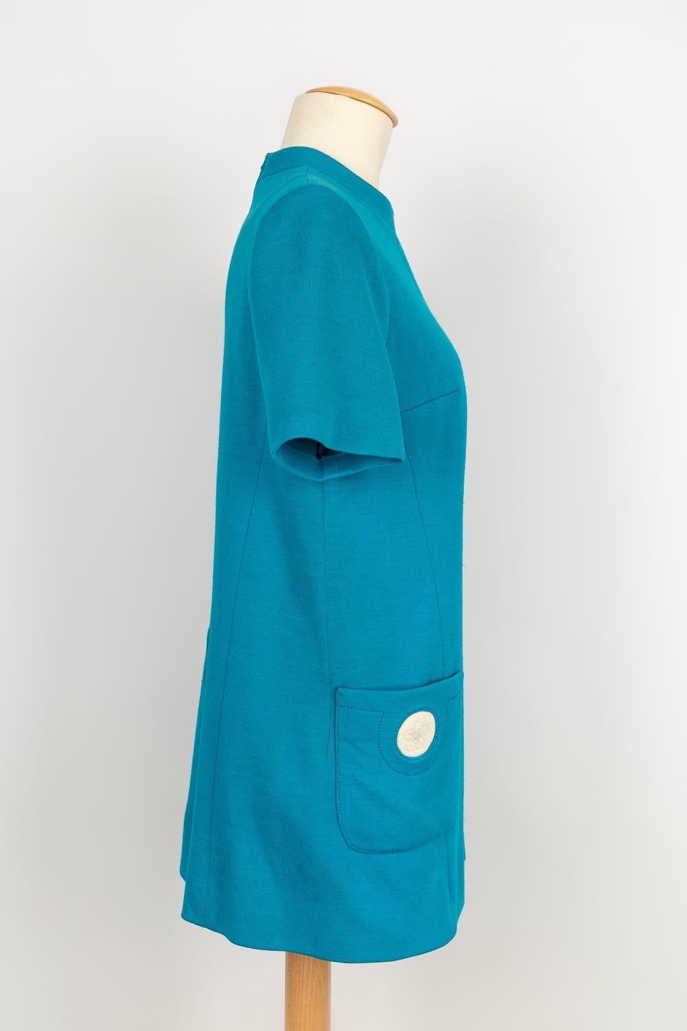 JEAN JOYEUX -Mini blue wool blend dress. No size listed, it fits a 36FR.

Condition:
Very good condition

Dimensions:
Shoulder width: 38 cm - Chest: 46 cm - Sleeve length: 24 cm - Length: 75 cm

SKU:VR53