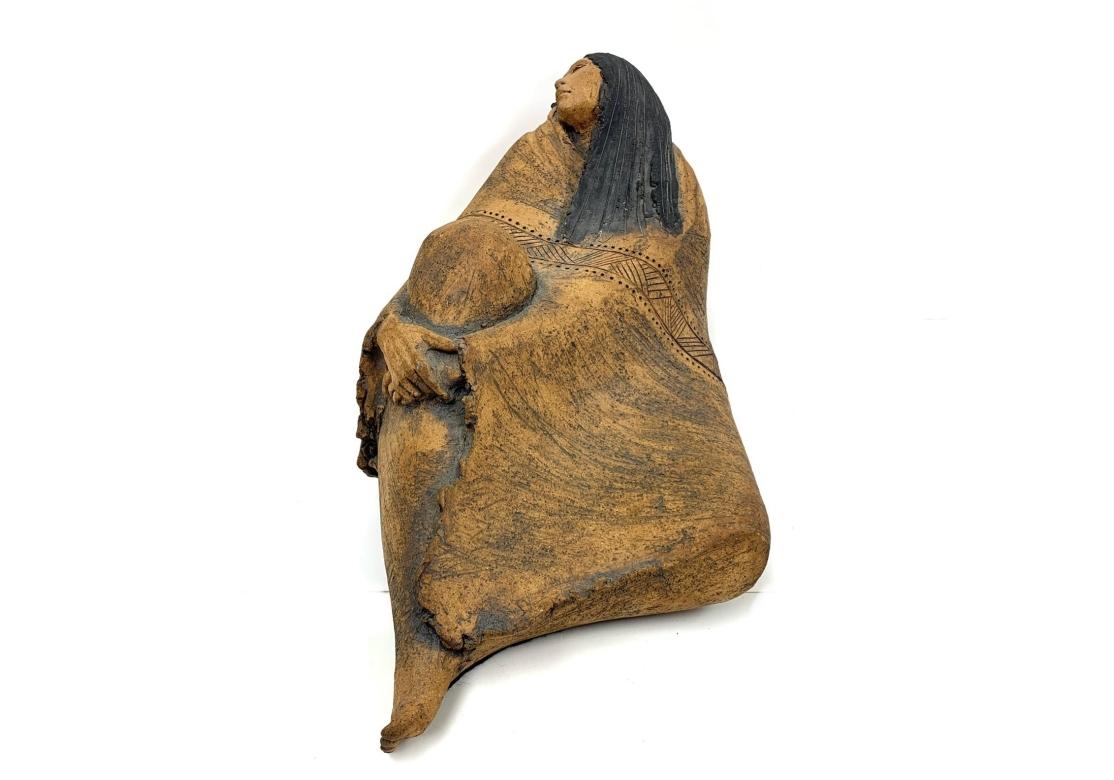 Jean Juhlin (Am. B. 1931) Scultura firmata in gres 1985 In condizioni deteriorate in vendita a Bridgeport, CT