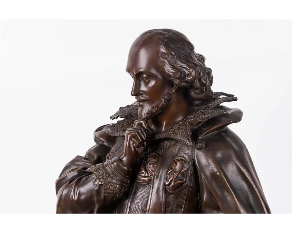 Jean Julules B. Salmson, Una scultura in bronzo patinato di William Shakespeare in vendita 10