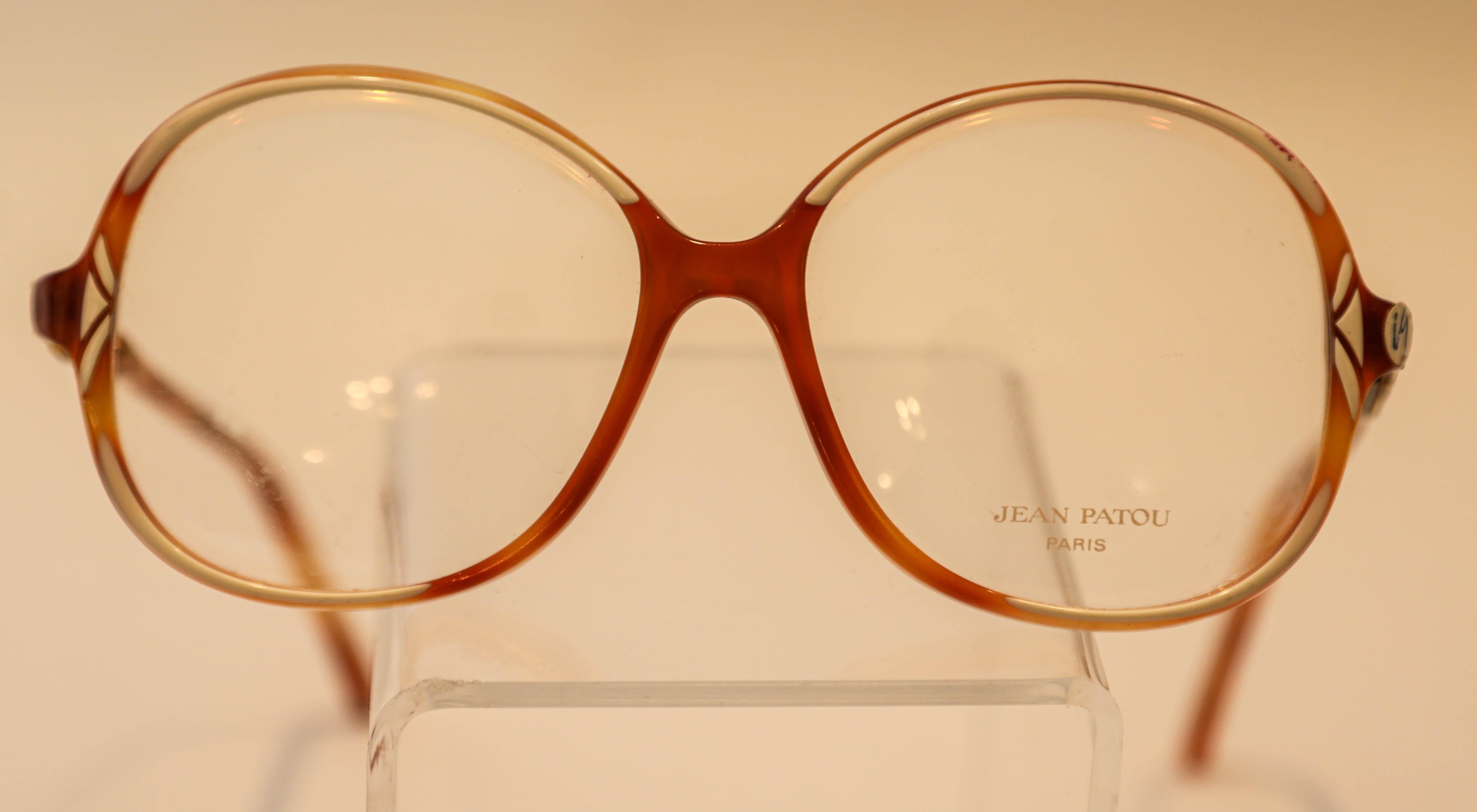 JEAN LAFONT France black and yellow eyeglasses Frame.
Get that subtle cunning look in this semi cat eye shape.
Jean Lafont Paris luxury eyewear whimsical black lucite exterior is accented with yellow lucite interior with silver-tone hardware as well
