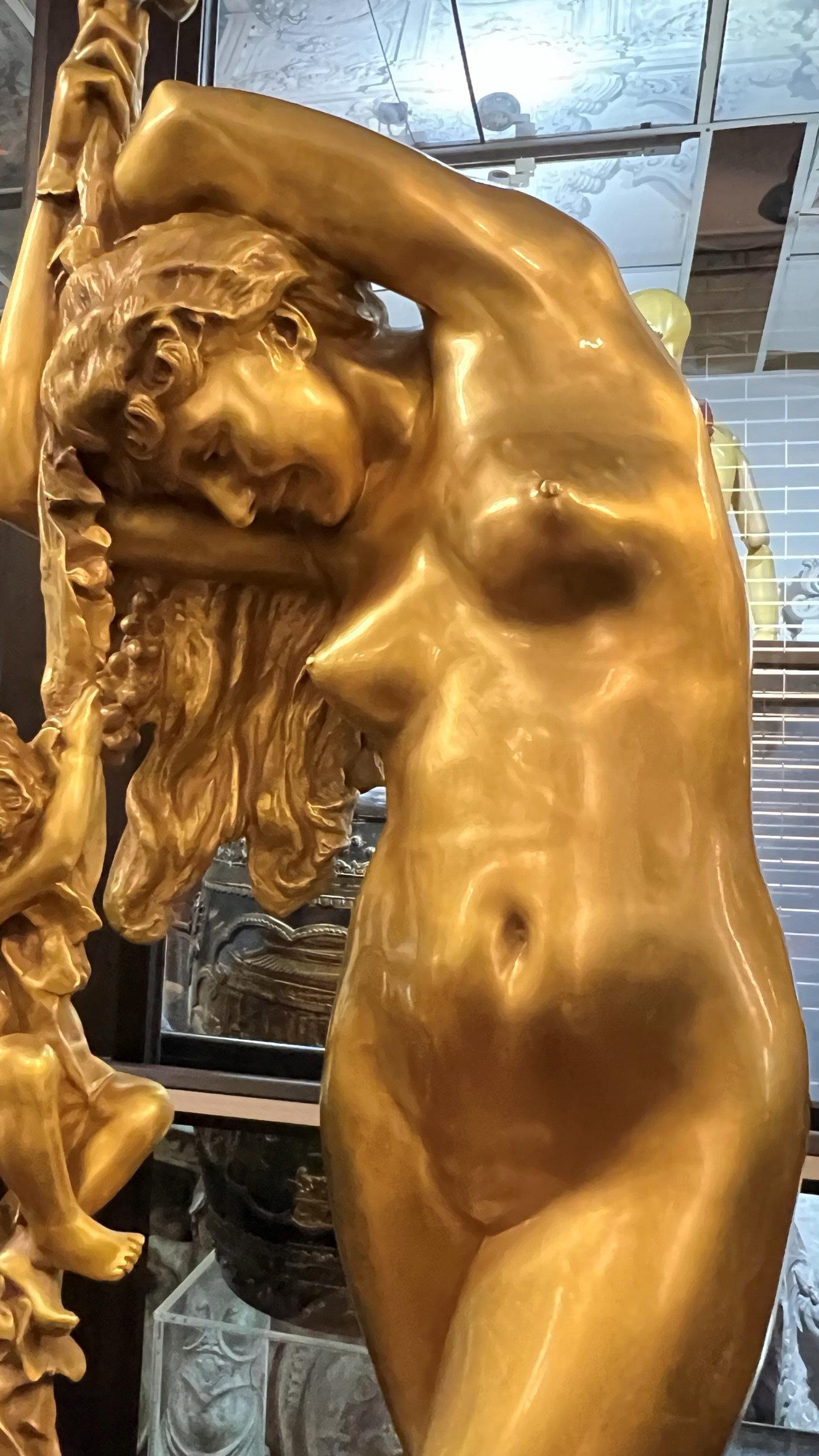 Jean Leon Gerome Bacchante à la Grappe Sculpture en bronze doré en vente 2
