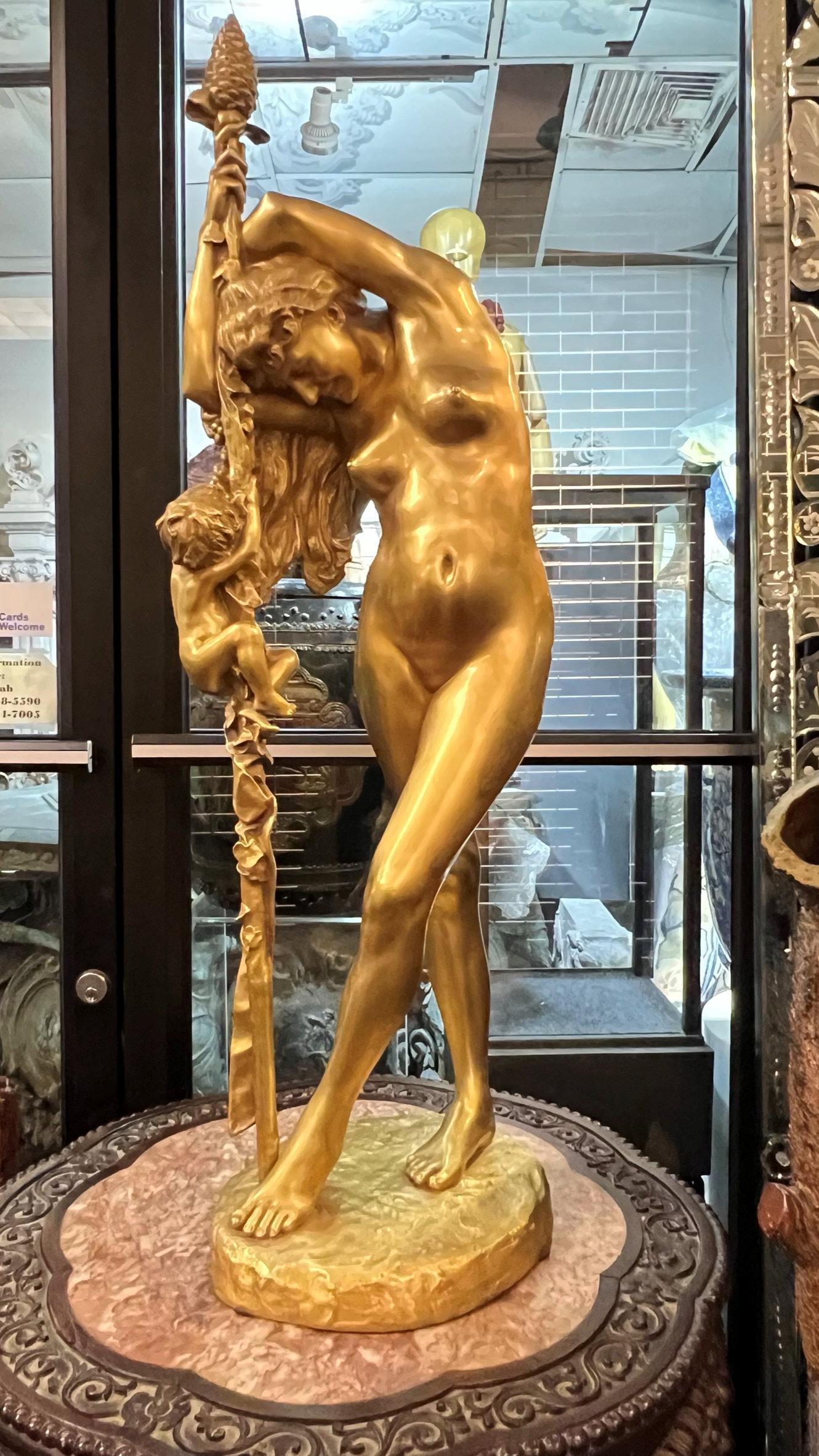 Doré Jean Leon Gerome Bacchante à la Grappe Sculpture en bronze doré en vente