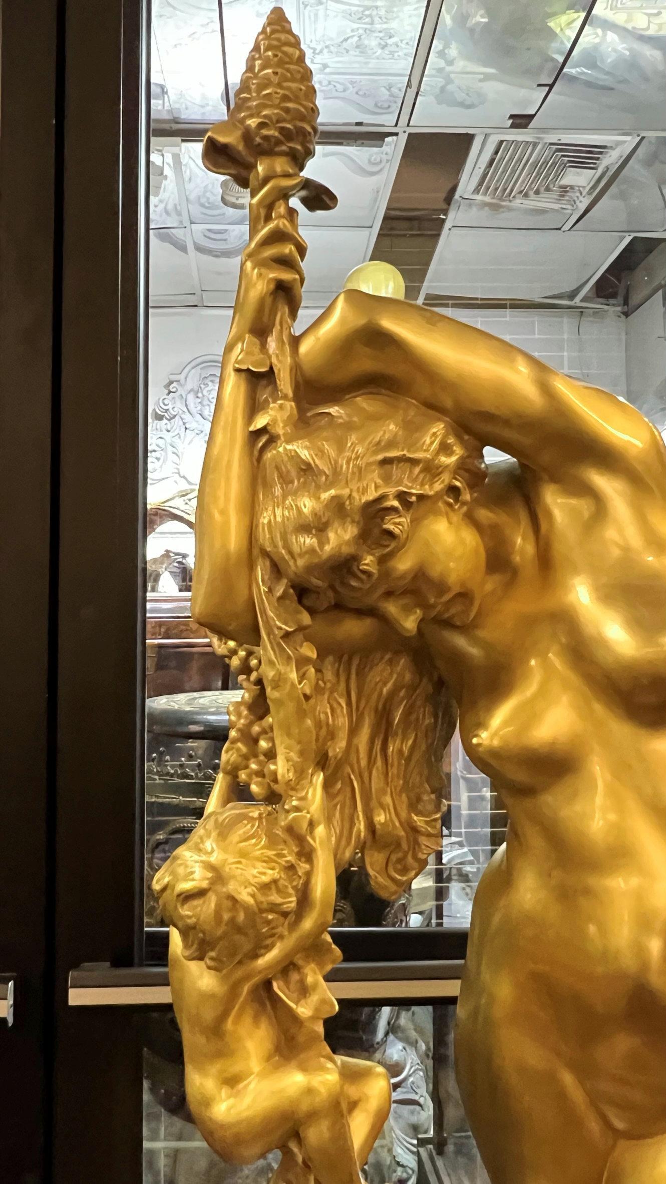 XIXe siècle Jean Leon Gerome Bacchante à la Grappe Sculpture en bronze doré en vente