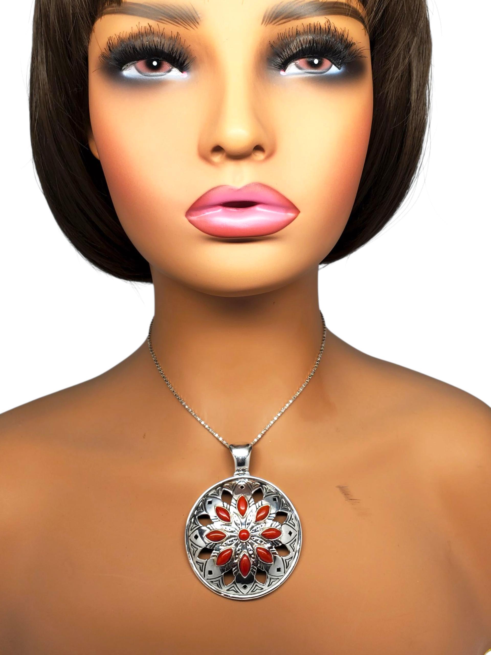 Cabochon Jean Lin - Ciondolo con cupola floreale in corallo rosso in argento Sterling # 23749 in vendita