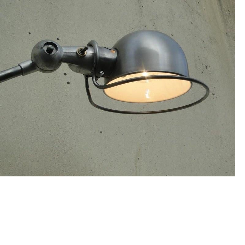 XX secolo Jean Louis Domecq Jielde  Lampada 2 bracci  Industriale francese spazzolato in vendita