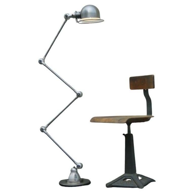 4 arms JIELDE lamp brushed- reading lamp - French industrial lamp

Designed by Jean-Louis Domecq in the early 1950s

ORIGINAL Jielde lamp, professionally restored in our workshop

The inside of the shade is coated with heat-resistant paint

The lamp