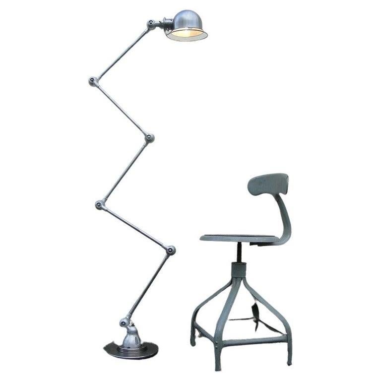 5 arms JIELDE lamp brushed- reading lamp - French industrial lamp

Designed by Jean-Louis Domecq in the early 1950s

ORIGINAL Jielde lamp, professionally restored in our workshop

The inside of the shade is coated with heat-resistant paint

The lamp