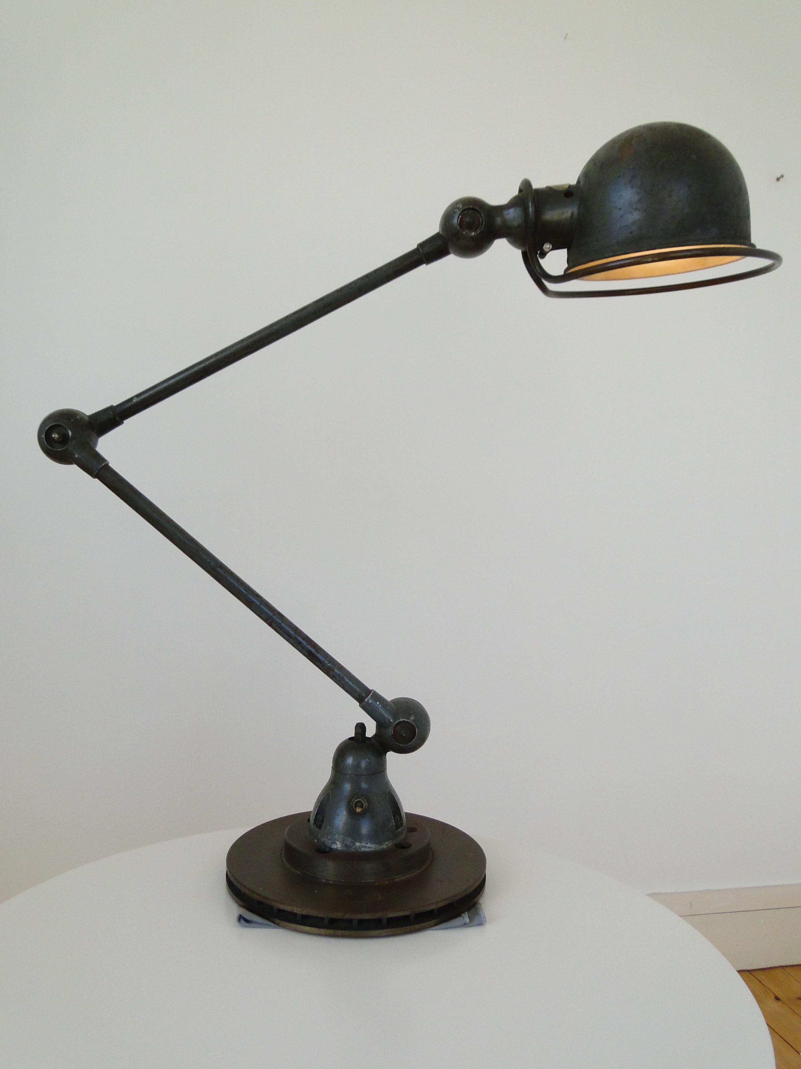 2 armed JIELDE lamp reading lamp French industrial lamp

Designed by Jean-Louis Domecq in the early 1950s

ORIGINAL Jielde lamp

The lamp stands on a new ventilated brake disc, which guarantees the best stability

The electrification has been