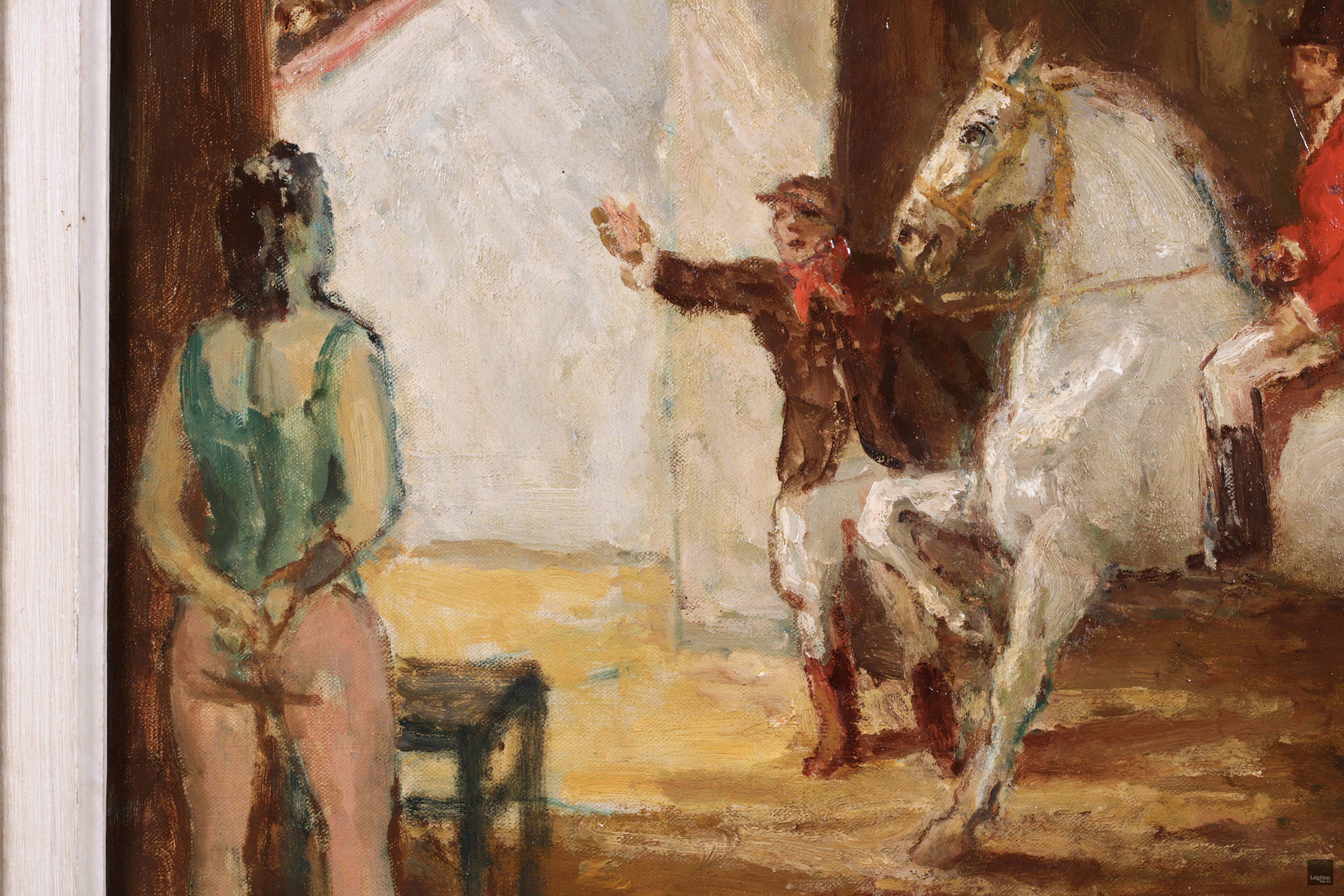 Huile sur panneau signée vers 1930 par le peintre post impressionniste français Jean-Louis-Marcel Cosson. La pièce présente les coulisses d'un cirque français. Le maître de piste, vêtu d'une veste rouge et d'un chapeau noir, est assis sur un cheval