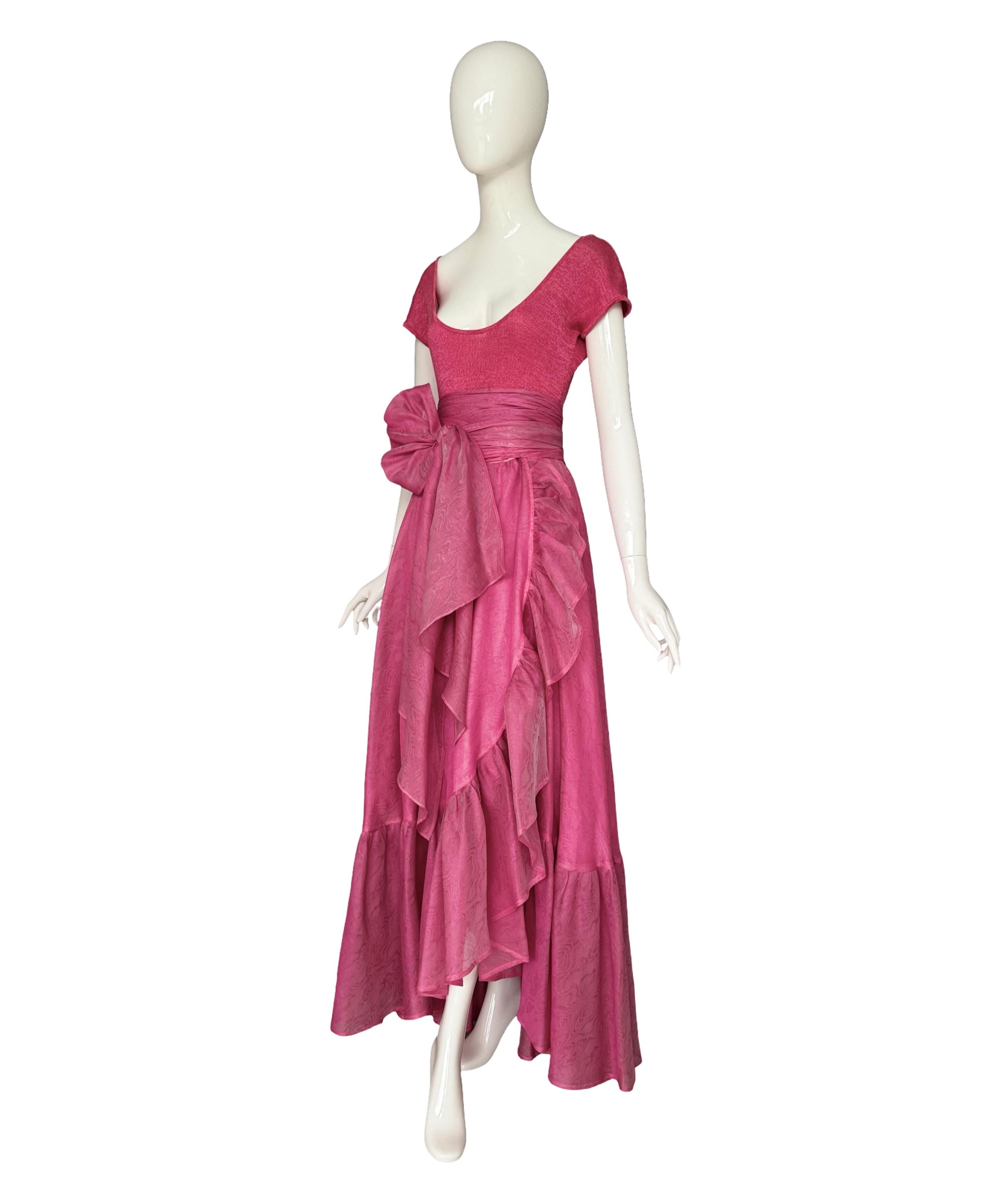 Jean Louis Scherrer 1980s Pink Knit Bodysuit & Moiré Taffeta Skirt Boho Ensemble en Excelente estado para la venta en Antwerpen, Vlaams Gewest
