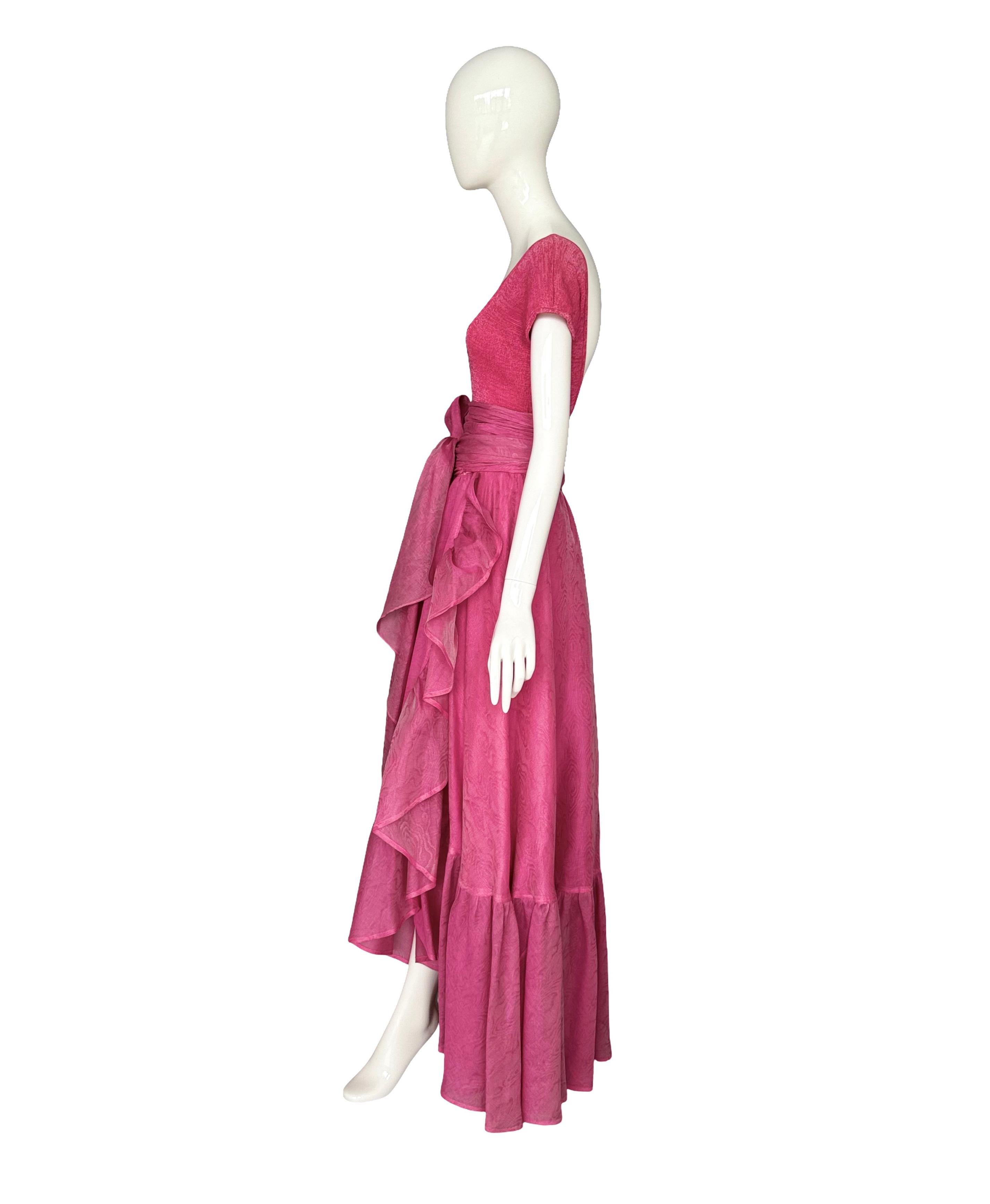 De las mujeres Jean Louis Scherrer 1980s Pink Knit Bodysuit & Moiré Taffeta Skirt Boho Ensemble en venta