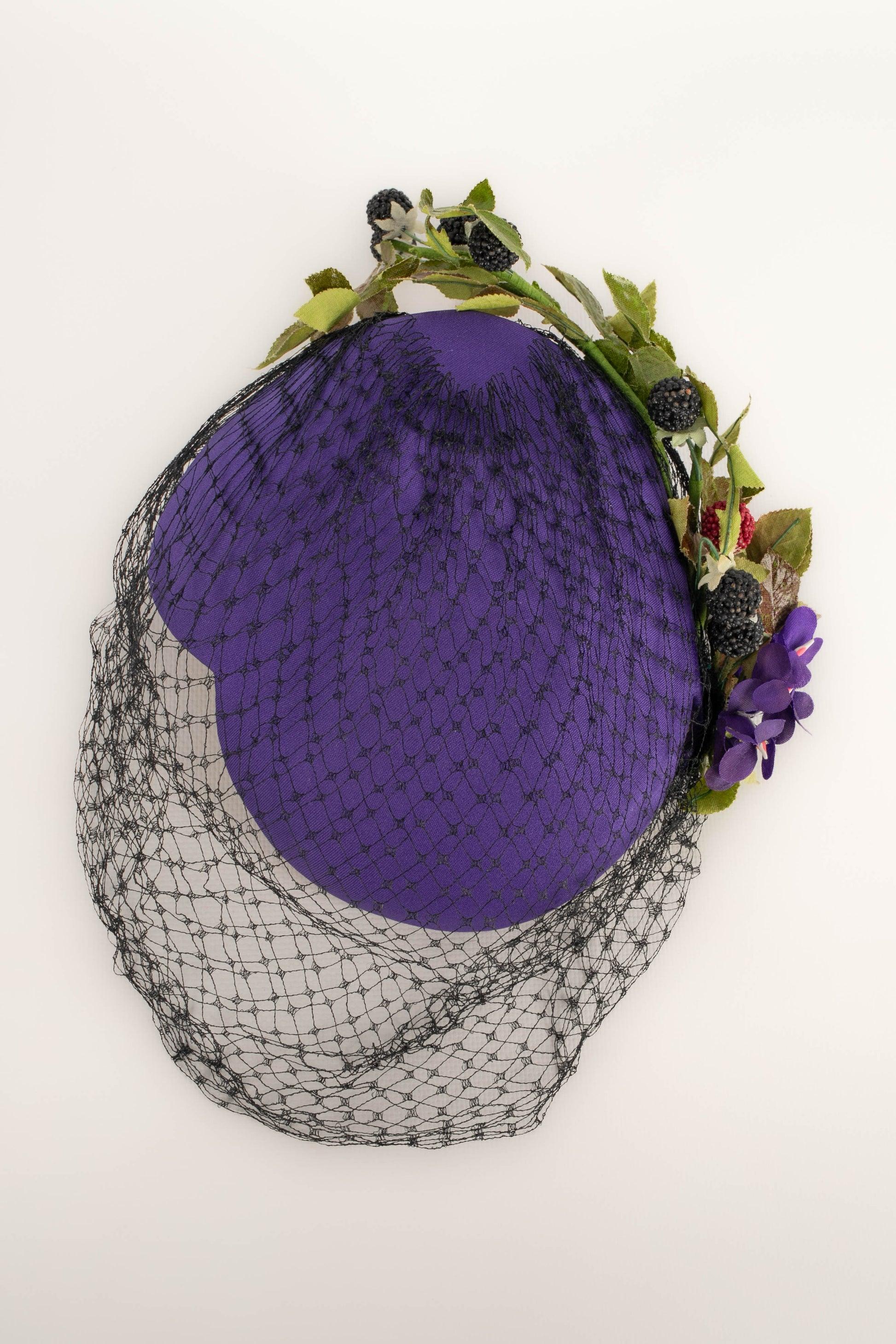 Cappello con fascinatore in seta viola Jean-Louis Scherrer in vendita 1