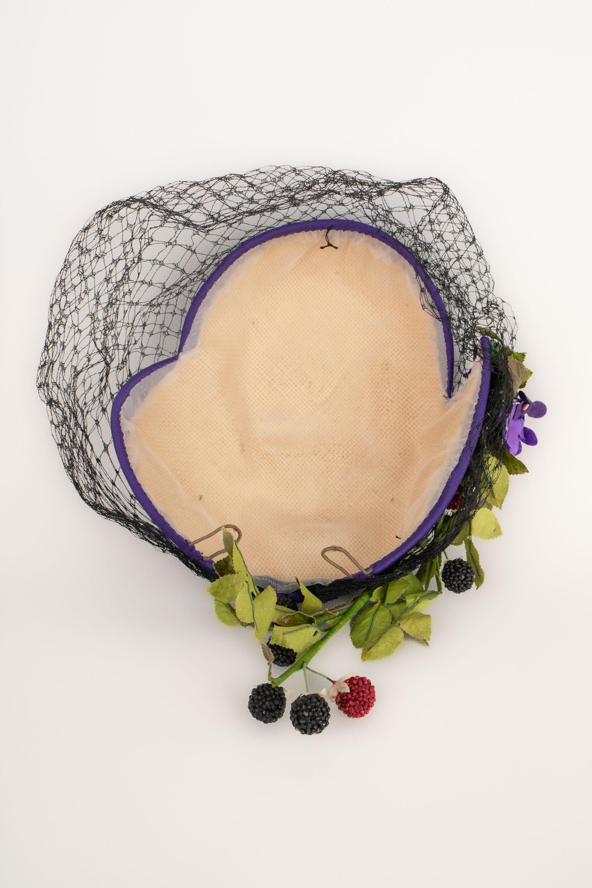 Cappello con fascinatore in seta viola Jean-Louis Scherrer in vendita 2