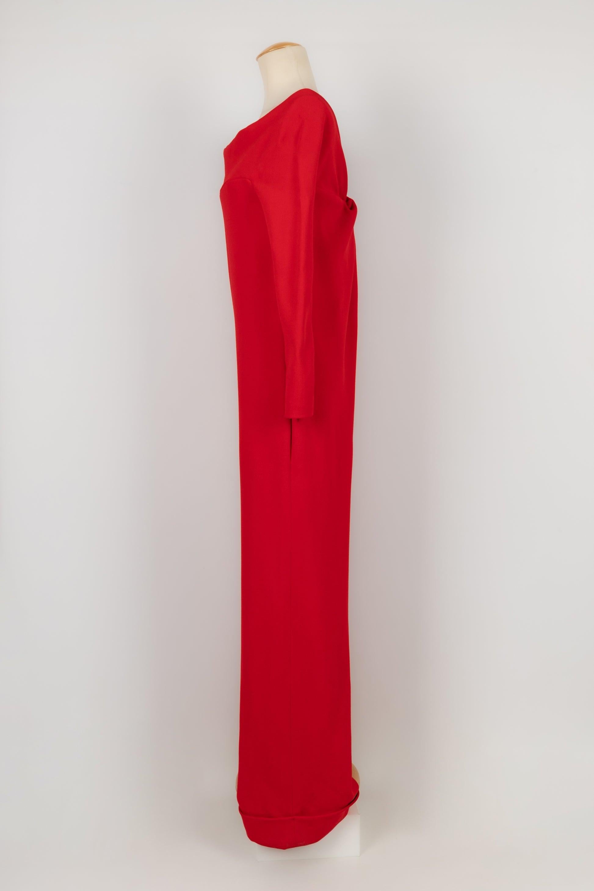 Jean-Louis Scherrer - (Made in France) Red jersey jumpsuit with a hemstitched back. No size nor composition label, it fits a 36FR. Fall-Winter 2002-2003 Haute Couture Collection.

Additional information:
Condition: Very good condition
Dimensions: