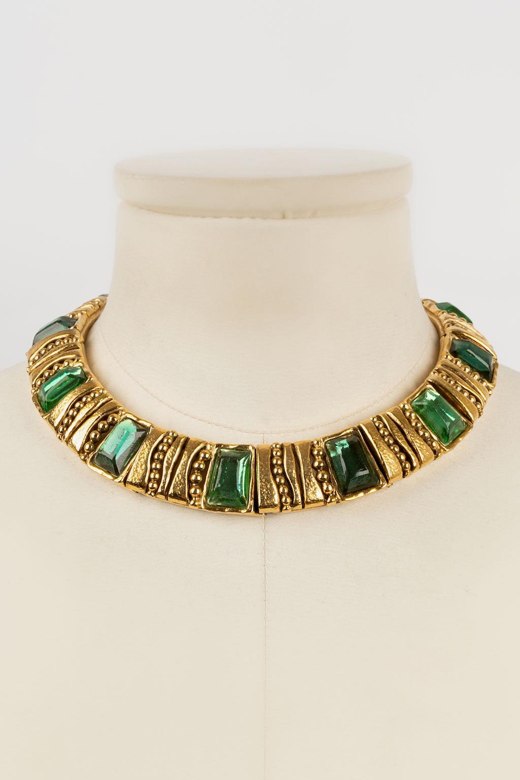 Jean Louis Scherrer Short Necklace in Gold Metal In Excellent Condition For Sale In SAINT-OUEN-SUR-SEINE, FR