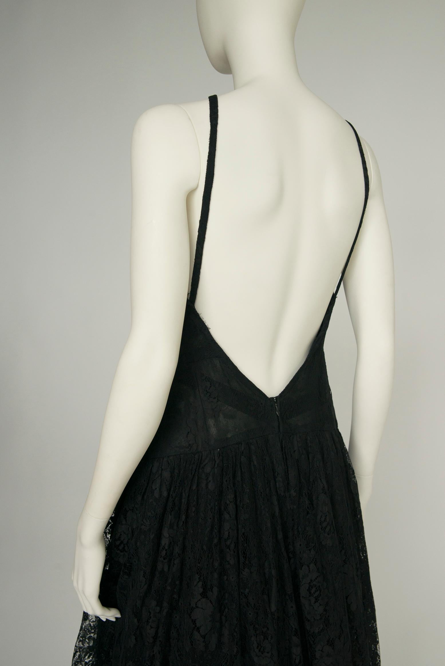 Jean Louis Scherrer Tiered Ruffled Lace & Tulle Backless Evening Dress For Sale 1