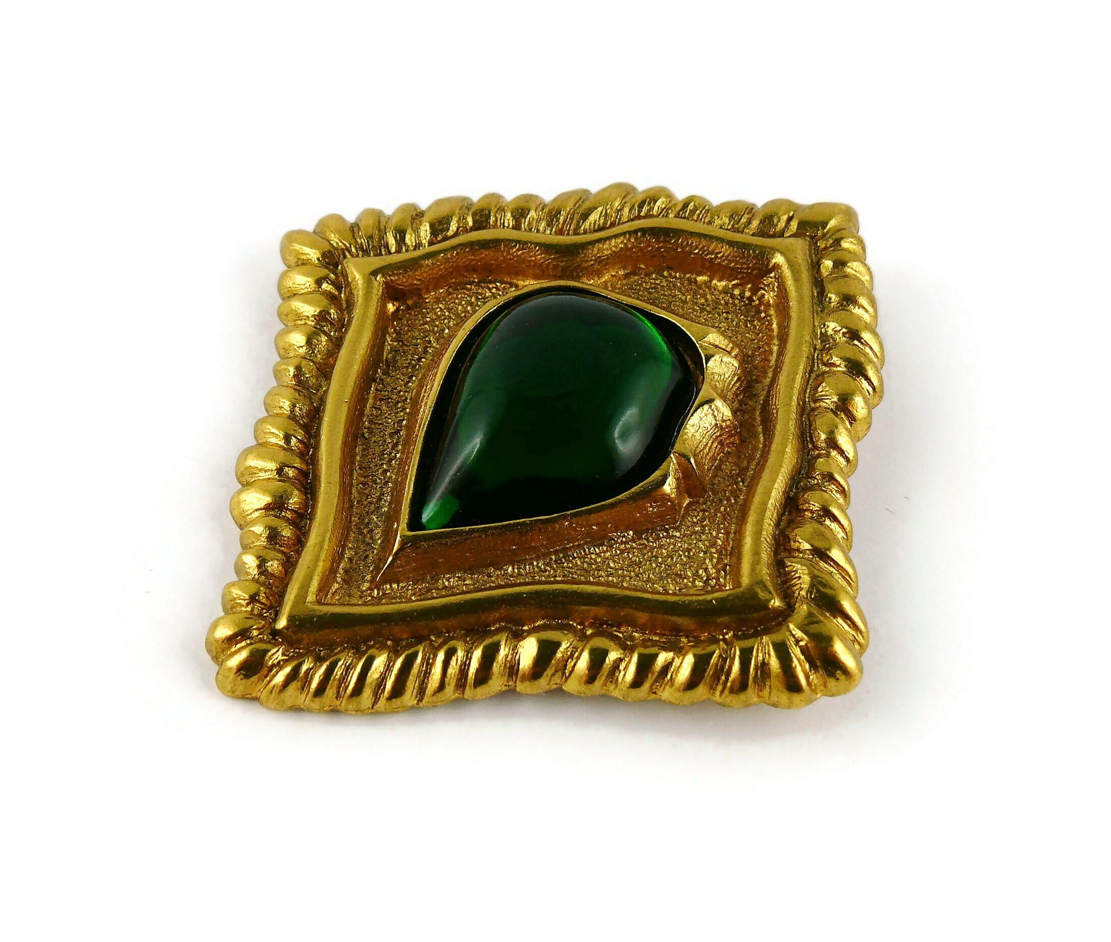Jean Louis Scherrer Vintage Gold Toned and Green Cabochon Diamond-Shaped Brooch In Good Condition For Sale In Nice, FR