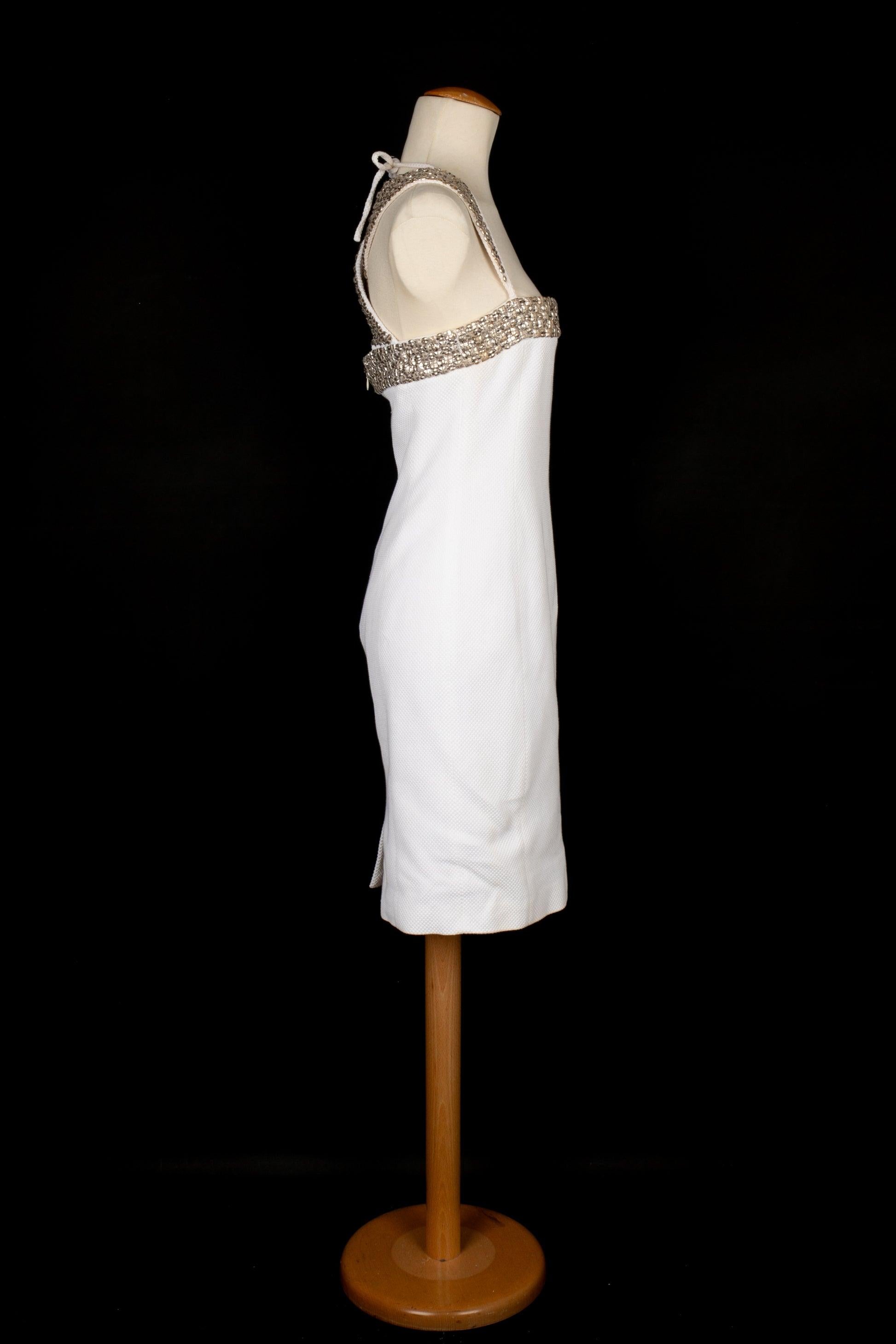 Jean-Louis Scherrer - (Made in France) White cotton short dress, straps edged with silvery metallic pearls. Size 38FR indicated.

Additional information:
Condition: Good condition
Dimensions: Chest: 39 cm - Waist: 34 cm - Hips: 40 cm - Length: 77