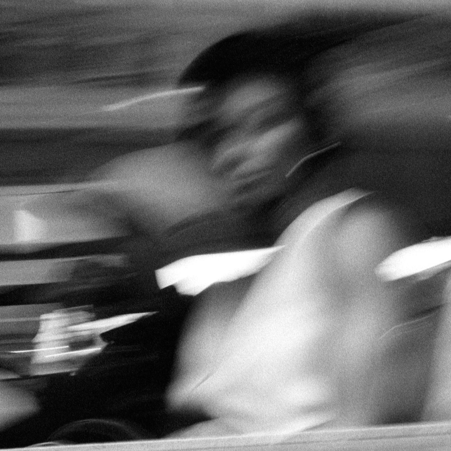 1999-New Orleans - Foto in bianco e nero di una donna su un tram di New Orleans - Photograph di Jean-Luc Fievet