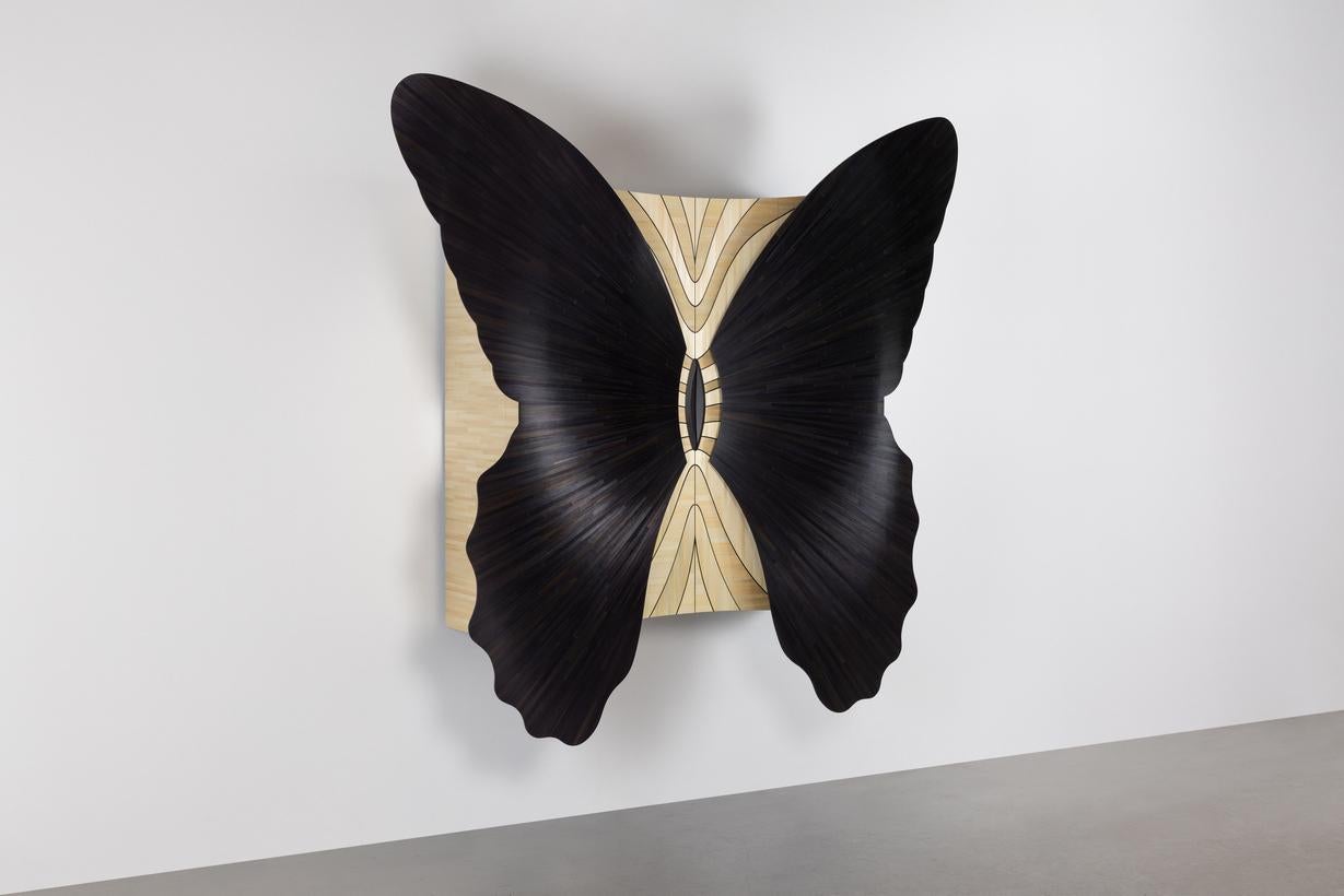 Jean-Luc Le Mounier, Papillon grande, alas negras, armario de dos puertas, Francia, 2021 Siglo XXI y contemporáneo en venta
