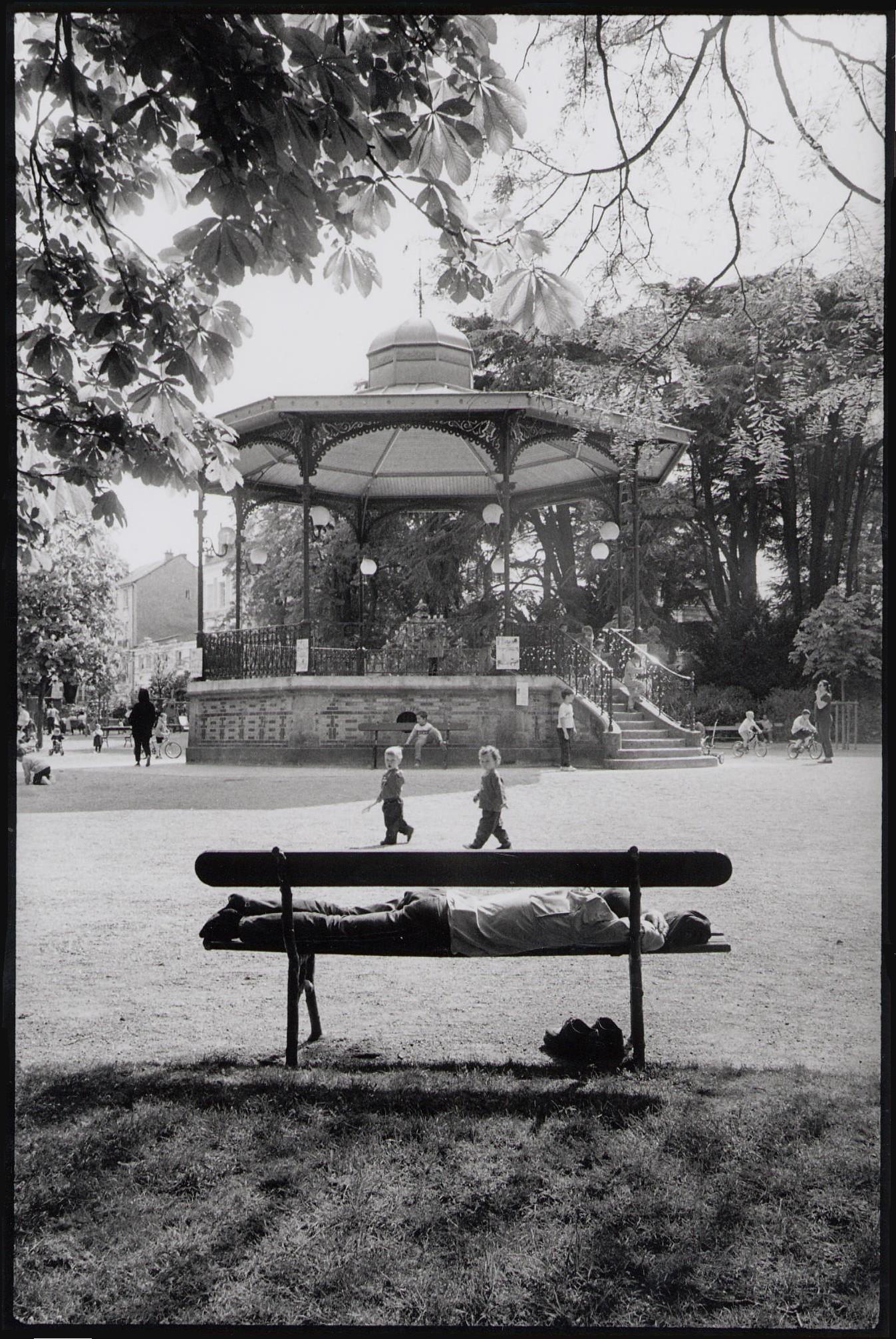 Black and White Photograph Jean Luc Olezak - Jardin des Prébendes - Tours, France