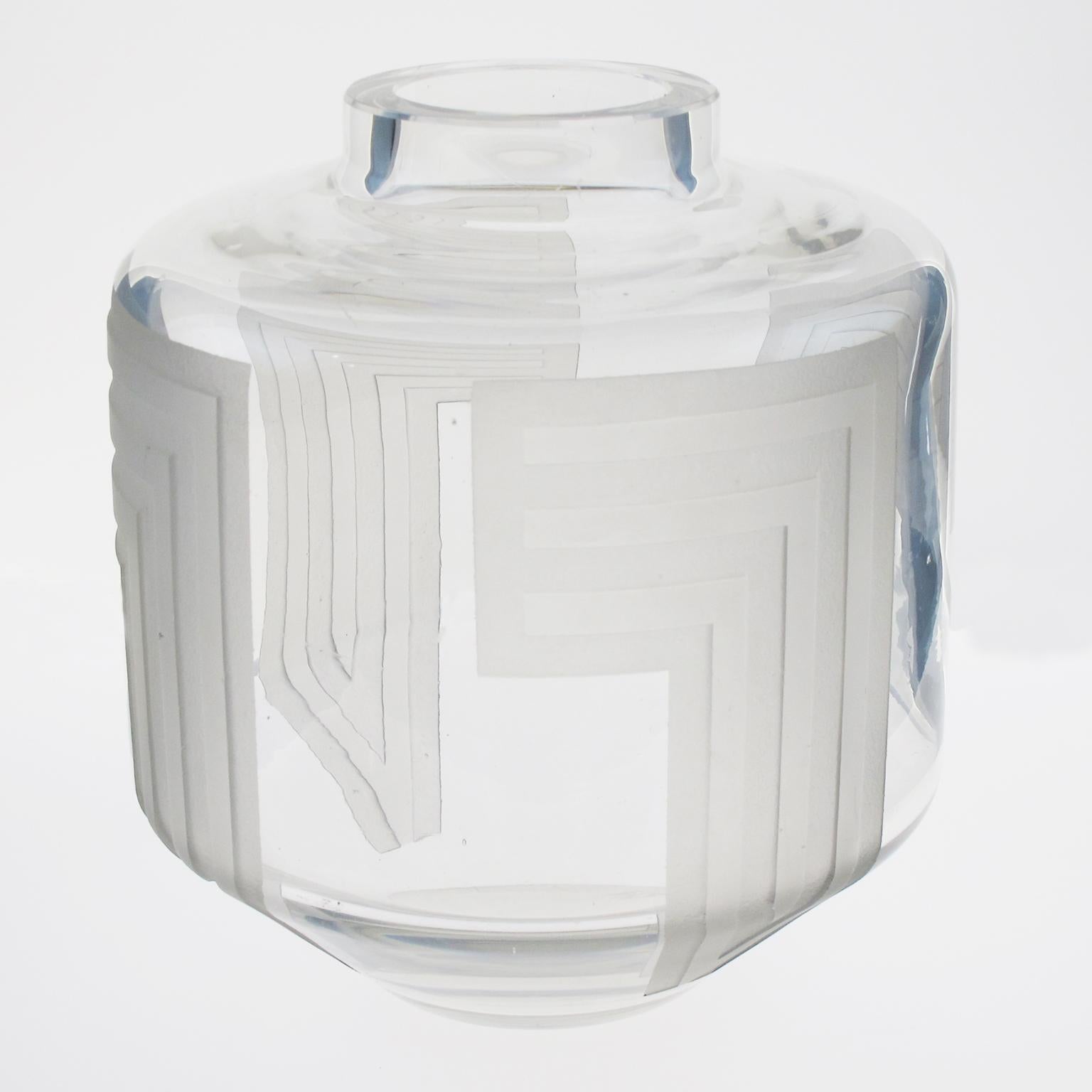 Geometrische säuregeätzte Art-Déco-Vase von Jean Luce im Zustand „Gut“ im Angebot in Atlanta, GA