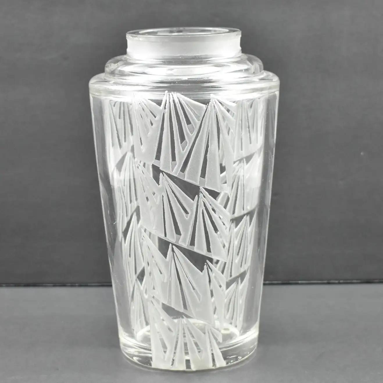 French Jean Luce Art Deco Geometric Etched Glass Vase, 1930s For Sale