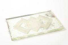 Bandeja con espejo de cristal fundido Jean Luce con diseño geométrico en relieve, Francia, años 30