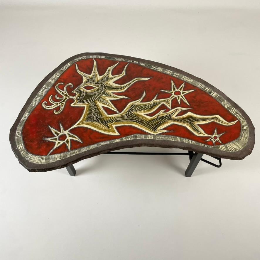 Nice Jean Lurçat attributed free form coffee table, circa 1950, France.
Enameled lava stone , woman's head and stars stylised decor.
Colors are: deep red, ocre, ivory ,grey, black.
Black lacquered metal structure.
Dimensions: 92 cm W, 50 cm D, 39