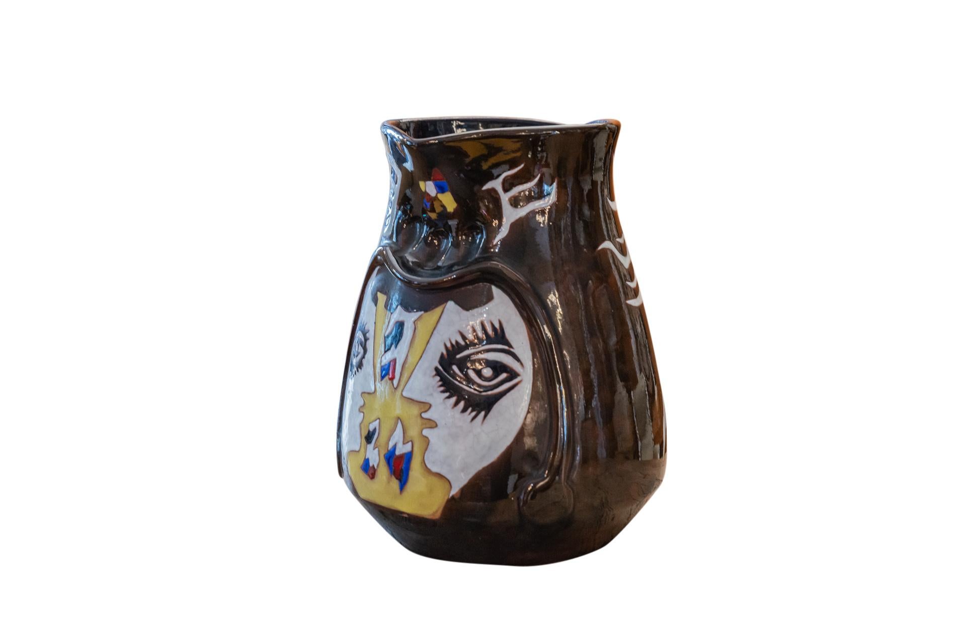 Jean Lurçat (1892-1966), Big vase, 
Brown enameled ceramic decorated with two faces in profile on one side and several polychrome faces on the other,
Signed under the base and numbered 21/50,
circa 1960, France. 

Measures : Height 37 cm,