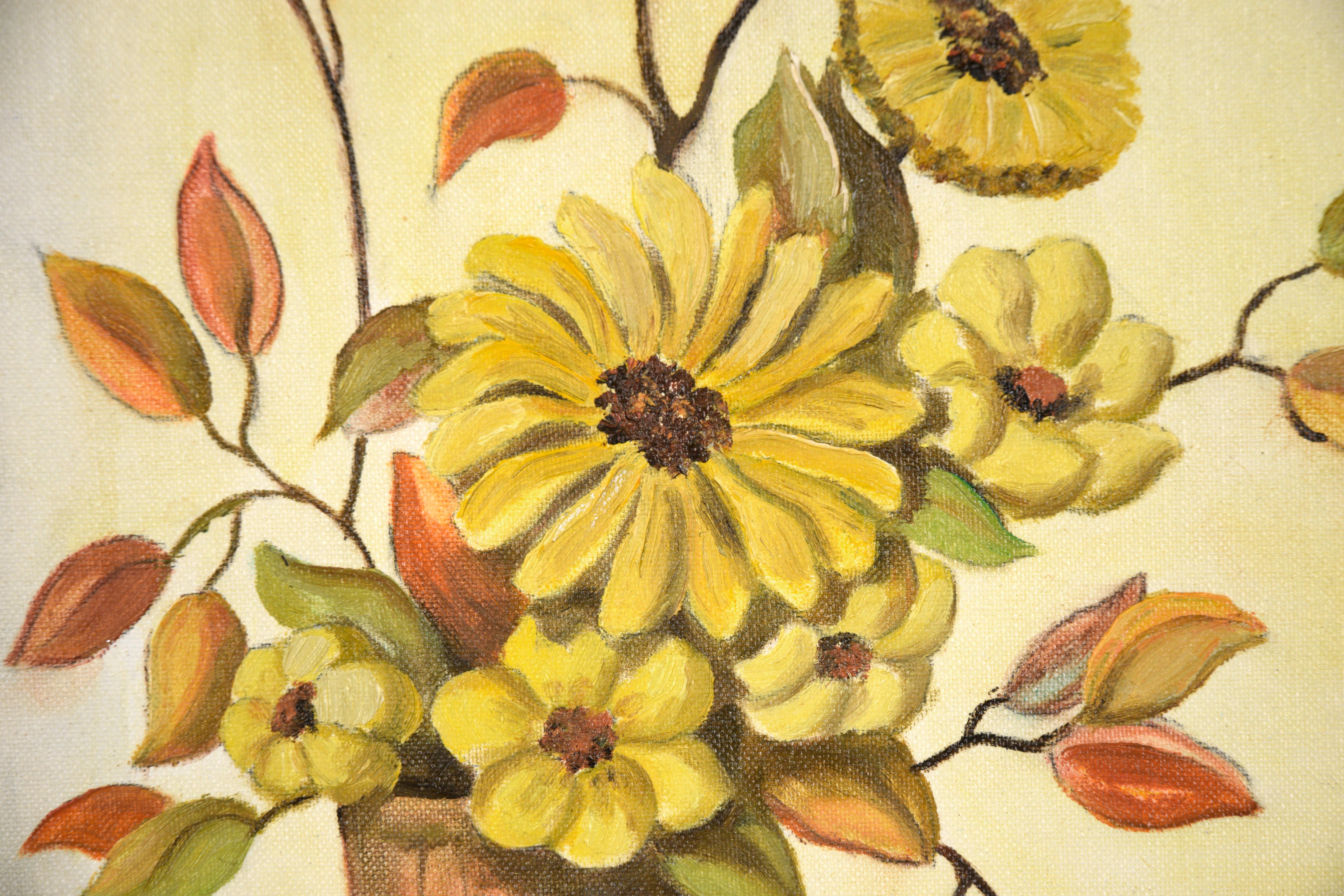 Nature morte du milieu du siècle avec fleurs jaunes et feuilles orange en vente 1
