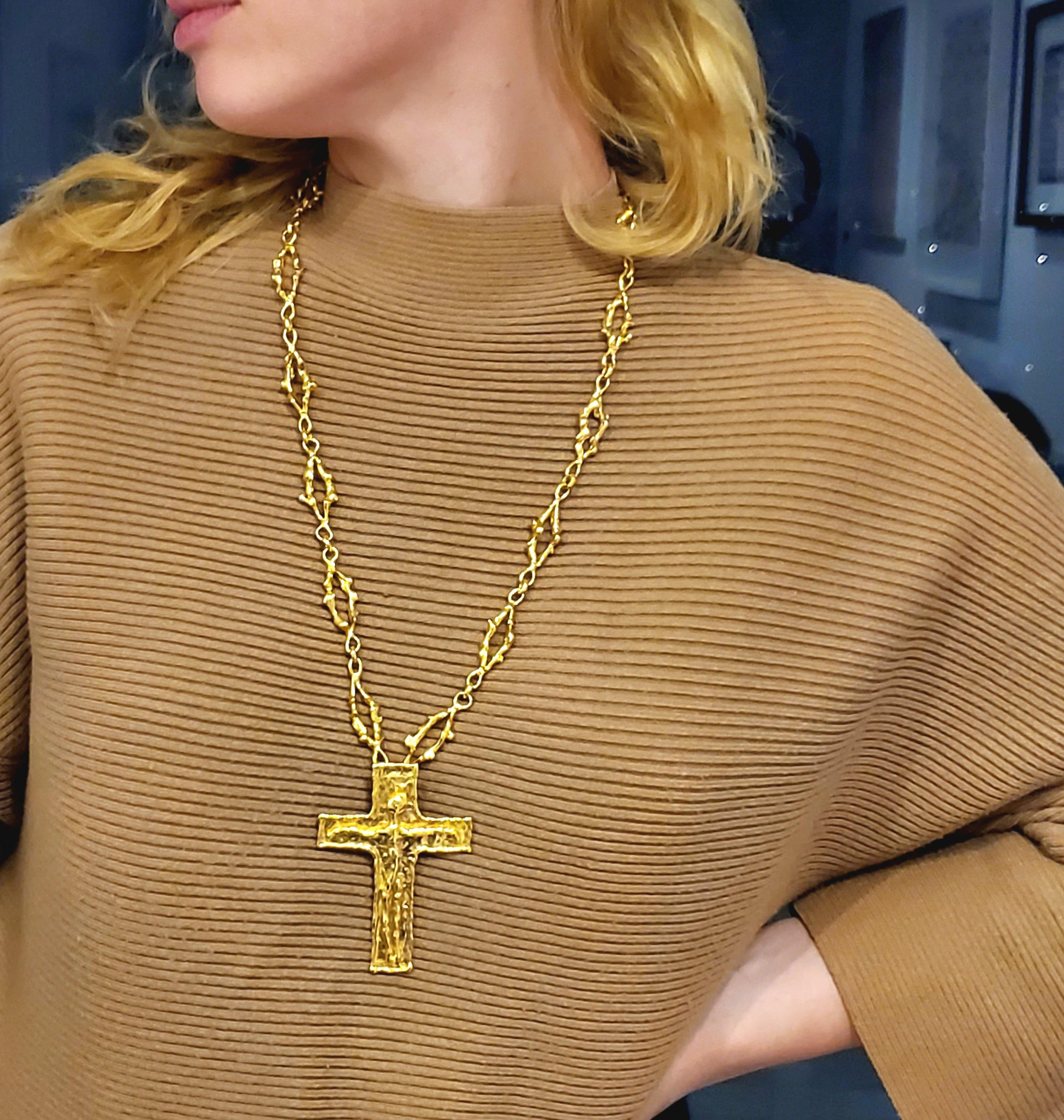 Sculptural crucifix designed by Jean Mahie.

A beautiful piece of wearable art, created in Paris France by the artist, sculptor and goldsmith Jean Mahie, back in the late 1970's. This rare vintage sculptural cross pendant was carefully crafted in