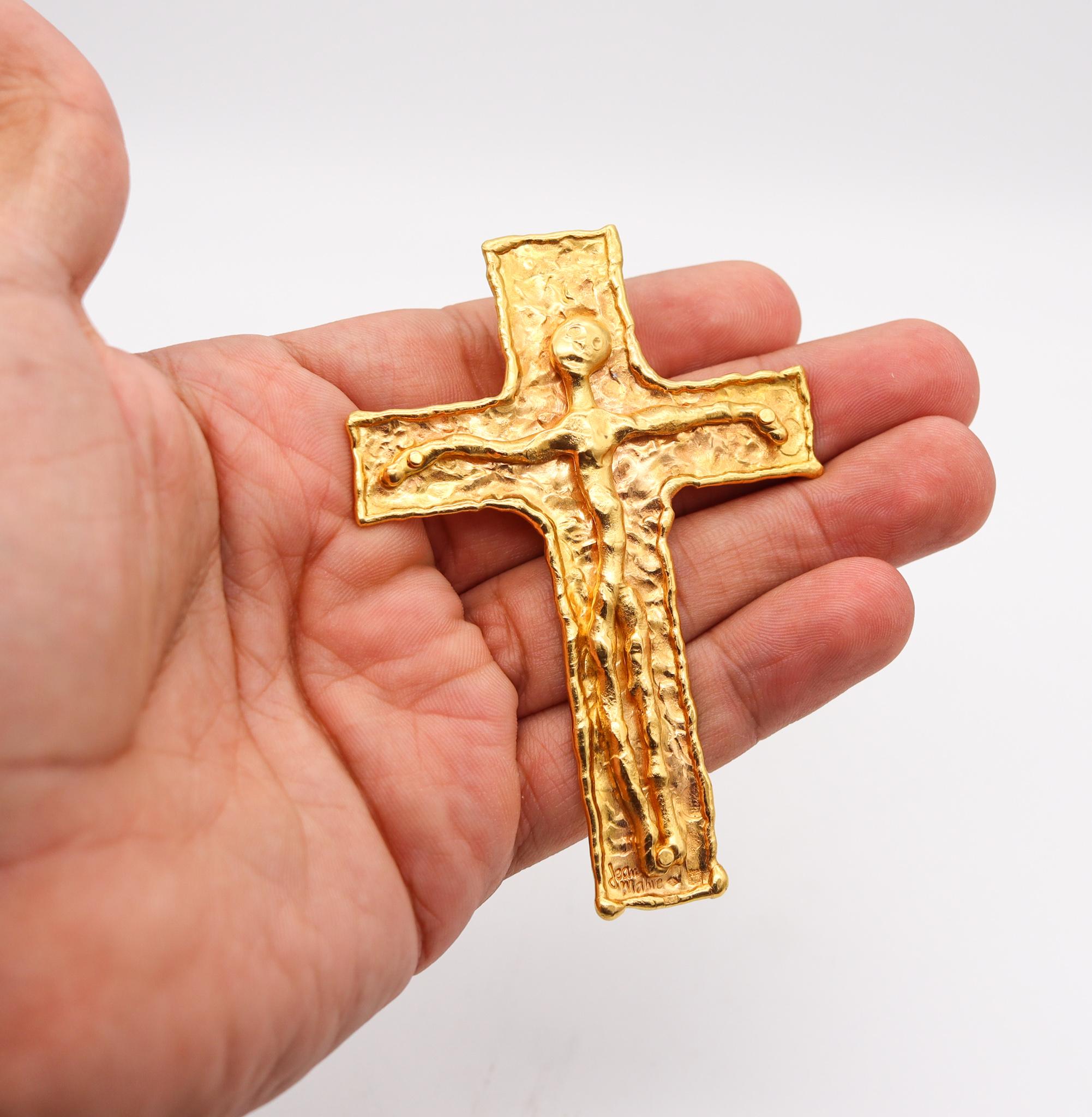 Jean Mahie 1970 Paris Rare Sculptural Cross Pendant in Solid 22Kt Yellow Gold In Excellent Condition For Sale In Miami, FL