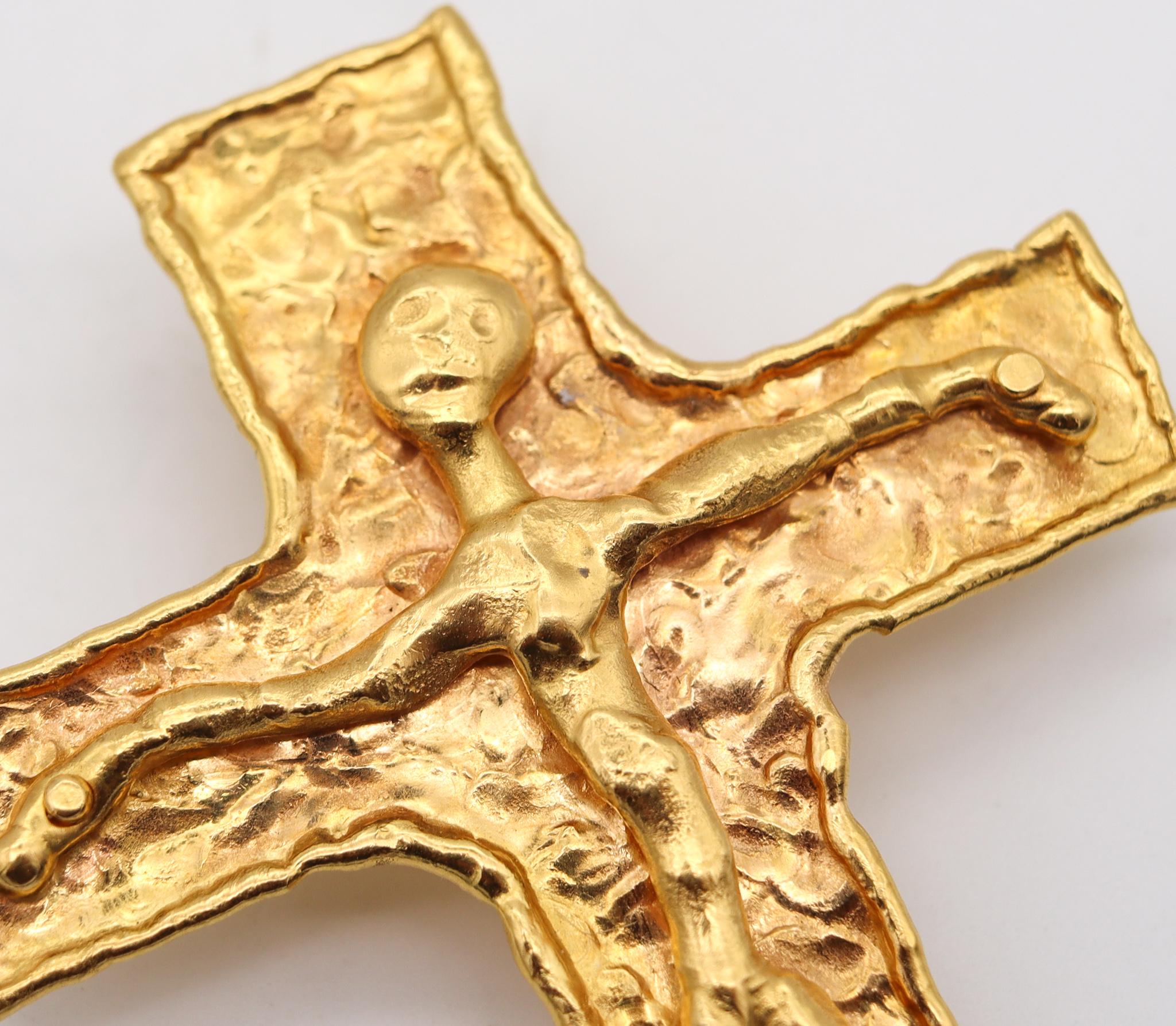 Women's or Men's Jean Mahie 1970 Paris Rare Sculptural Cross Pendant in Solid 22Kt Yellow Gold For Sale