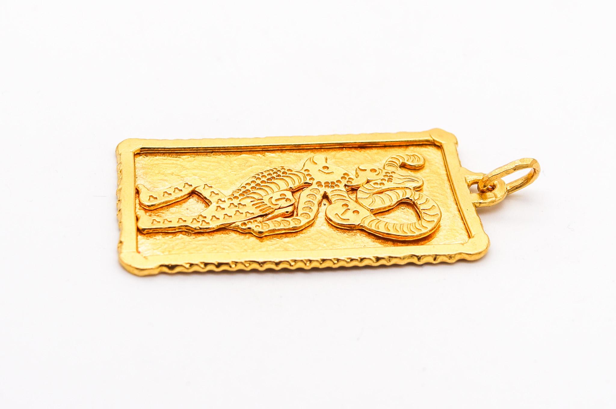 Modernist Jean Mahie 1970 Paris Rare Sculptural Figurative Pendant Solid 22Kt Yellow Gold For Sale